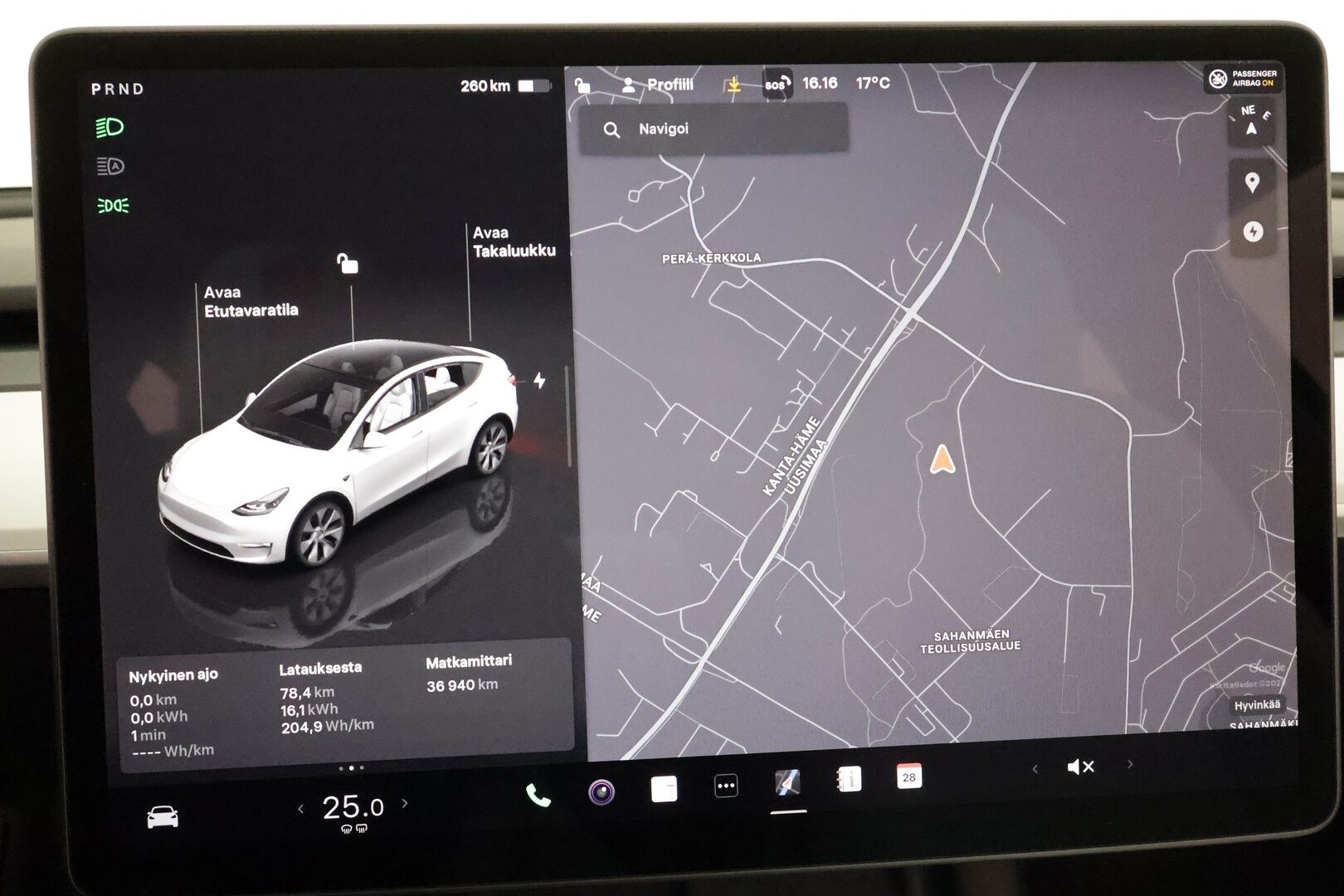 Tesla Model Y 2024 Long Range **Lämpöpumppu / Lasikatto / Matrix-LED / Adapt.Vakkari / P.Kamera / Muistipenkki / Navi / Keyless / Koukku** - 1-om Suomi-auto / 2x Latauskaapelit / Kahdet Renkaat