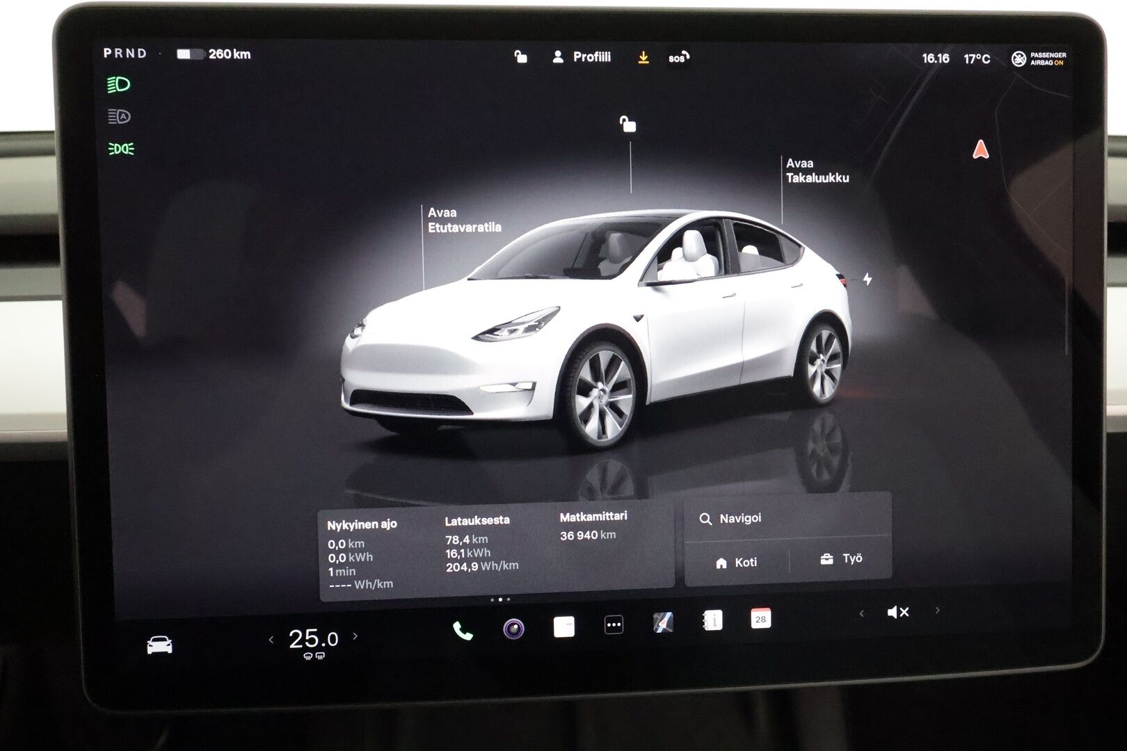 Tesla Model Y 2024 Long Range **Lämpöpumppu / Lasikatto / Matrix-LED / Adapt.Vakkari / P.Kamera / Muistipenkki / Navi / Keyless / Koukku** - 1-om Suomi-auto / 2x Latauskaapelit / Kahdet Renkaat
