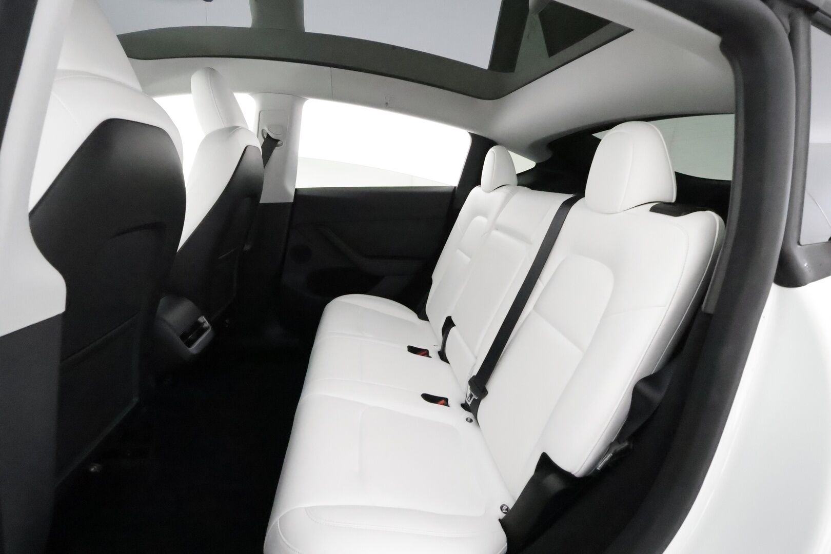 Tesla Model Y 2024 Long Range **Lämpöpumppu / Lasikatto / Matrix-LED / Adapt.Vakkari / P.Kamera / Muistipenkki / Navi / Keyless / Koukku** - 1-om Suomi-auto / 2x Latauskaapelit / Kahdet Renkaat