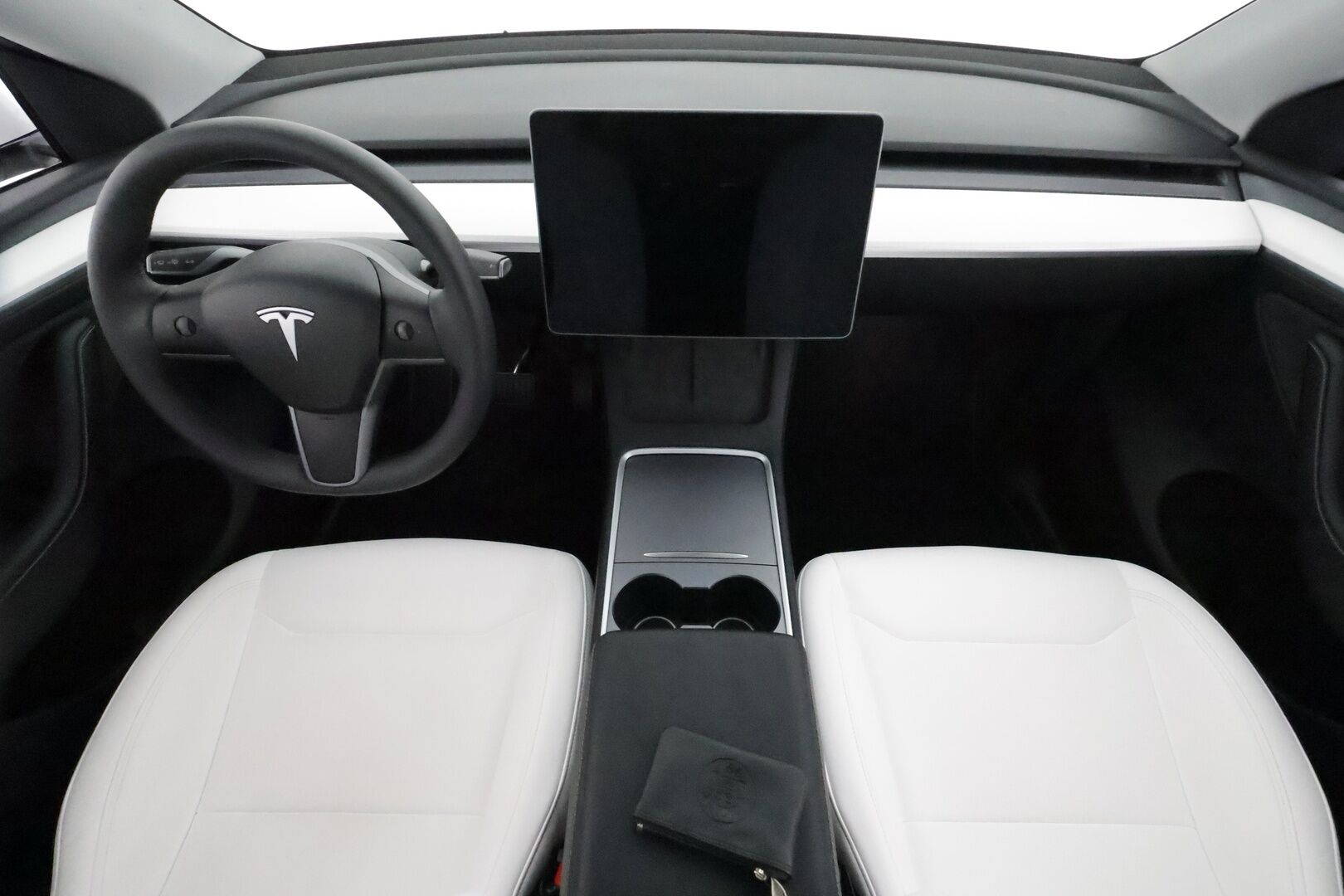 Tesla Model Y 2024 Long Range **Lämpöpumppu / Lasikatto / Matrix-LED / Adapt.Vakkari / P.Kamera / Muistipenkki / Navi / Keyless / Koukku** - 1-om Suomi-auto / 2x Latauskaapelit / Kahdet Renkaat