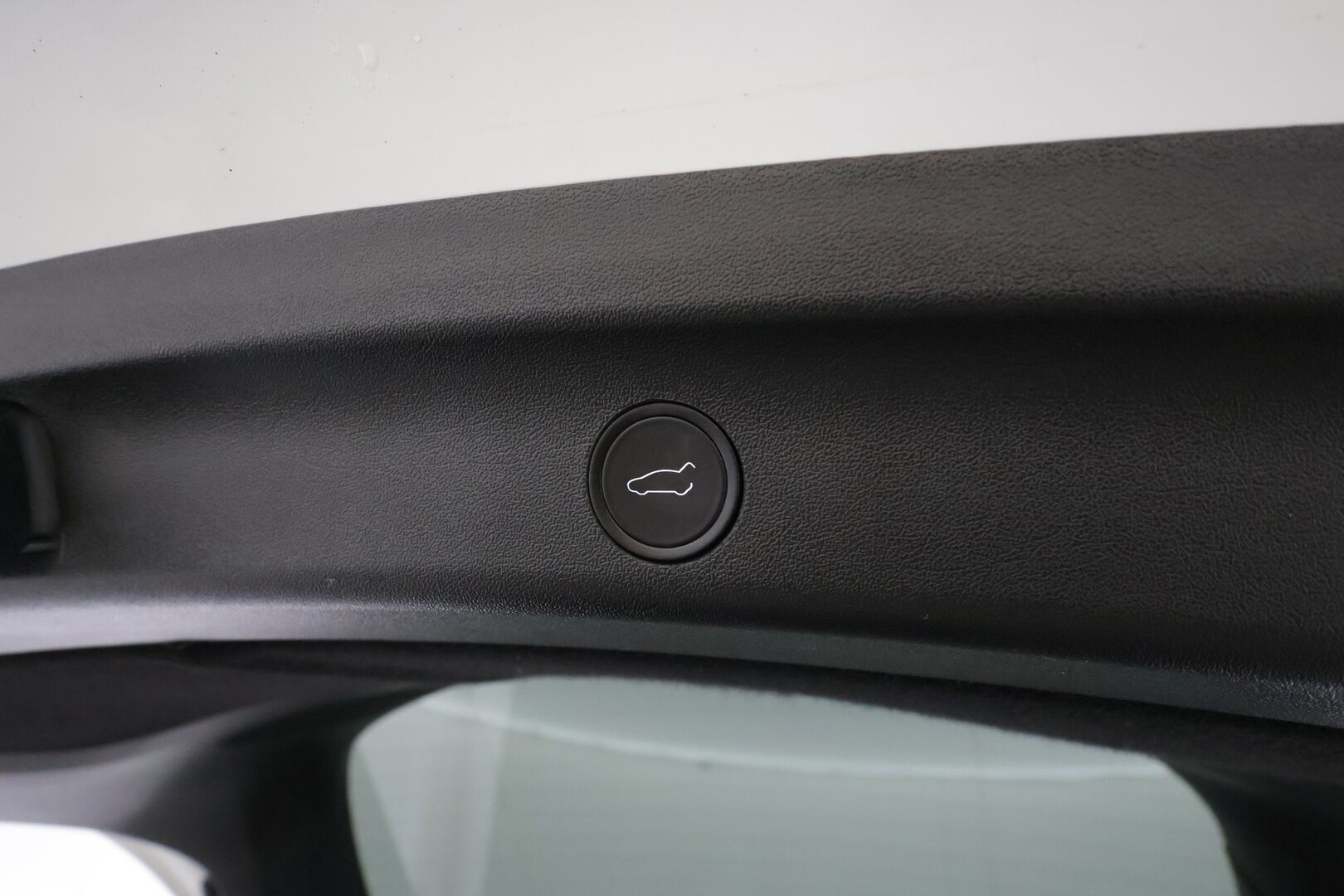 Tesla Model Y 2024 RWD * Koukku / ILP / Premium Audio / Lasikatto / Matrix LED / Nahat / Ratinlämmitin * - 1.Om Suomi-auto / Kahdet renkaat aluvanteilla / Alvillinen