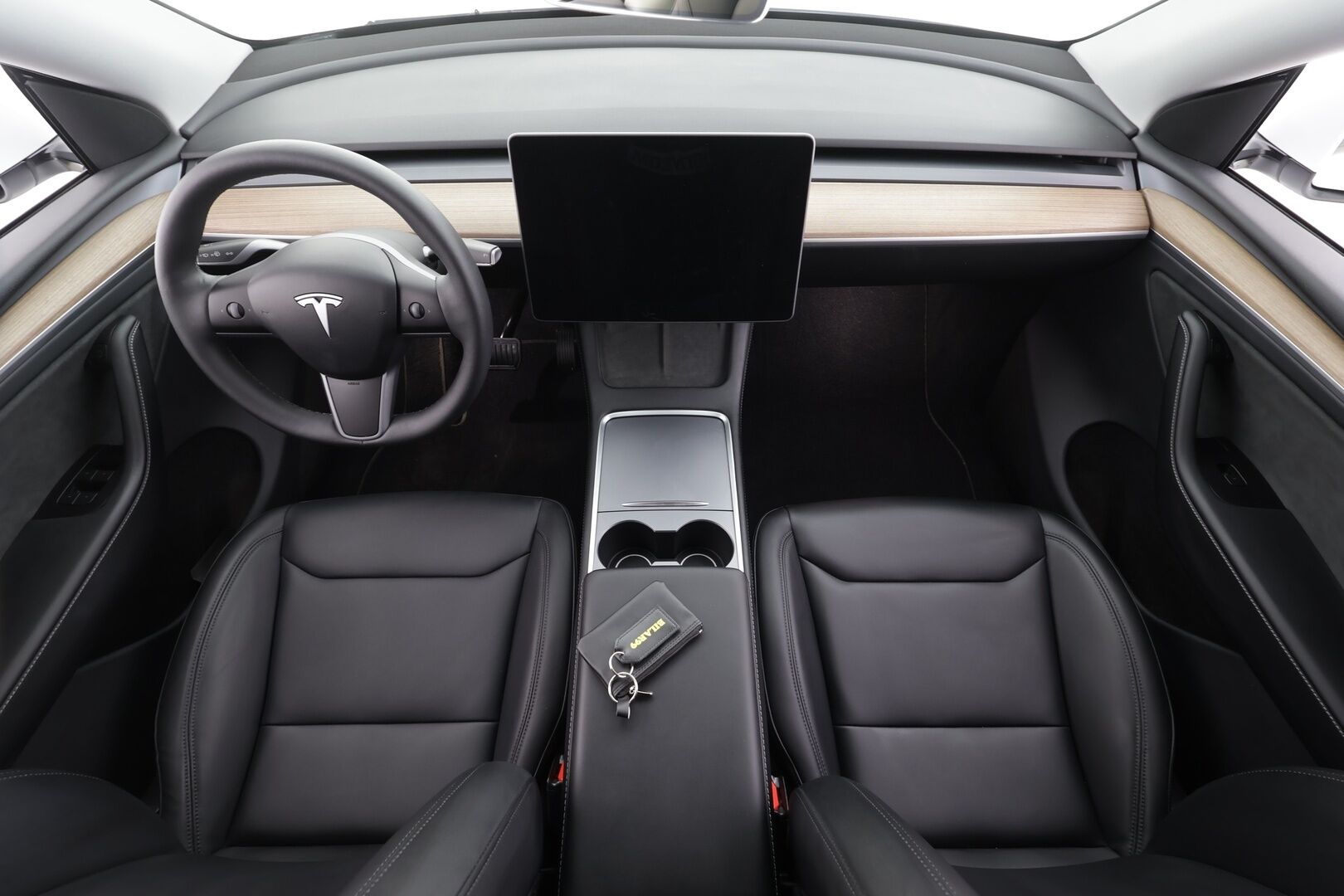 Tesla Model Y 2024 RWD * Koukku / ILP / Premium Audio / Lasikatto / Matrix LED / Nahat / Ratinlämmitin * - 1.Om Suomi-auto / Kahdet renkaat aluvanteilla 