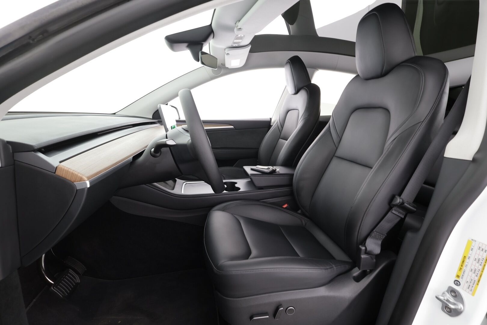 Tesla Model Y 2024 RWD * Koukku / ILP / Premium Audio / Lasikatto / Matrix LED / Nahat / Ratinlämmitin * - 1.Om Suomi-auto / Kahdet renkaat aluvanteilla / Alvillinen