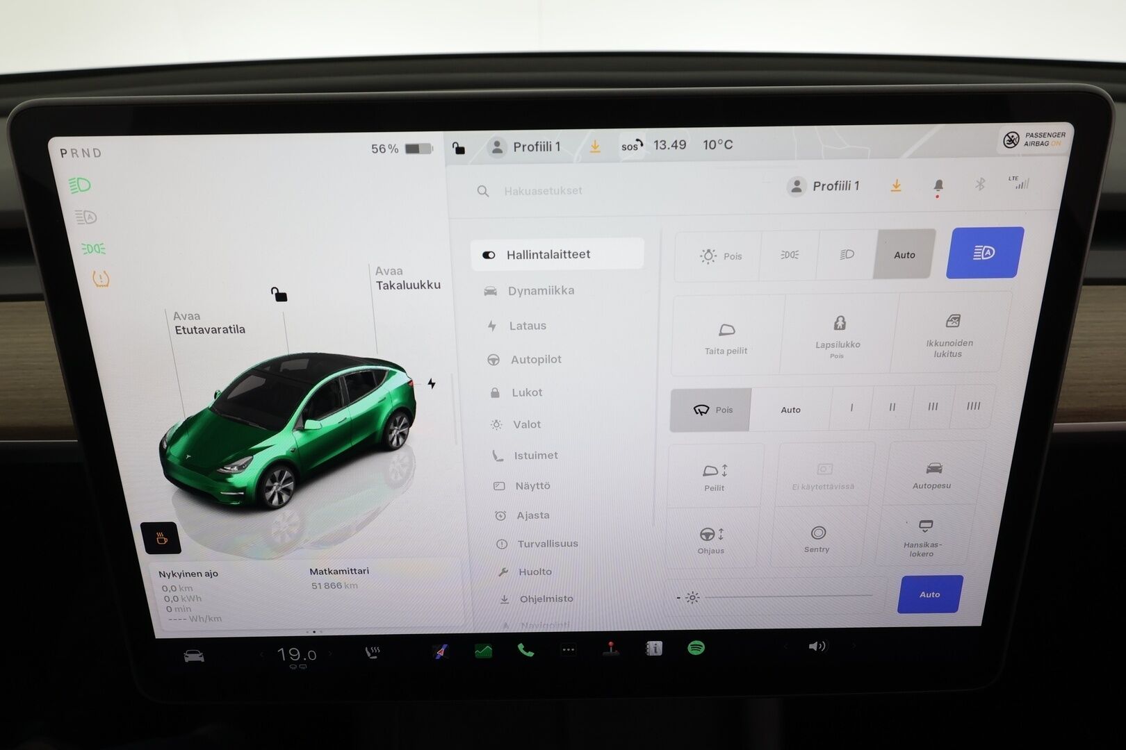 Tesla Model Y 2024 RWD * Koukku / ILP / Premium Audio / Lasikatto / Matrix LED / Nahat / Ratinlämmitin * - 1.Om Suomi-auto / Kahdet renkaat aluvanteilla 