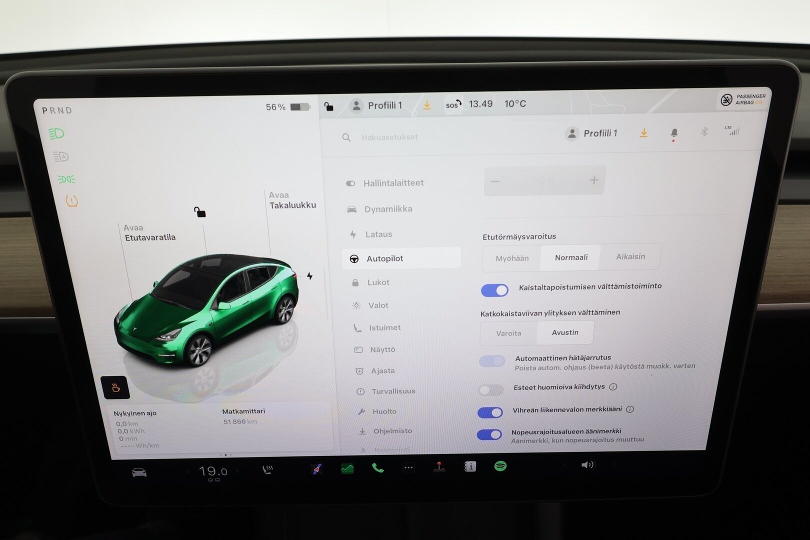 Tesla Model Y 2024 RWD * Koukku / ILP / Premium Audio / Lasikatto / Matrix LED / Nahat / Ratinlämmitin * - 1.Om Suomi-auto / Kahdet renkaat aluvanteilla 