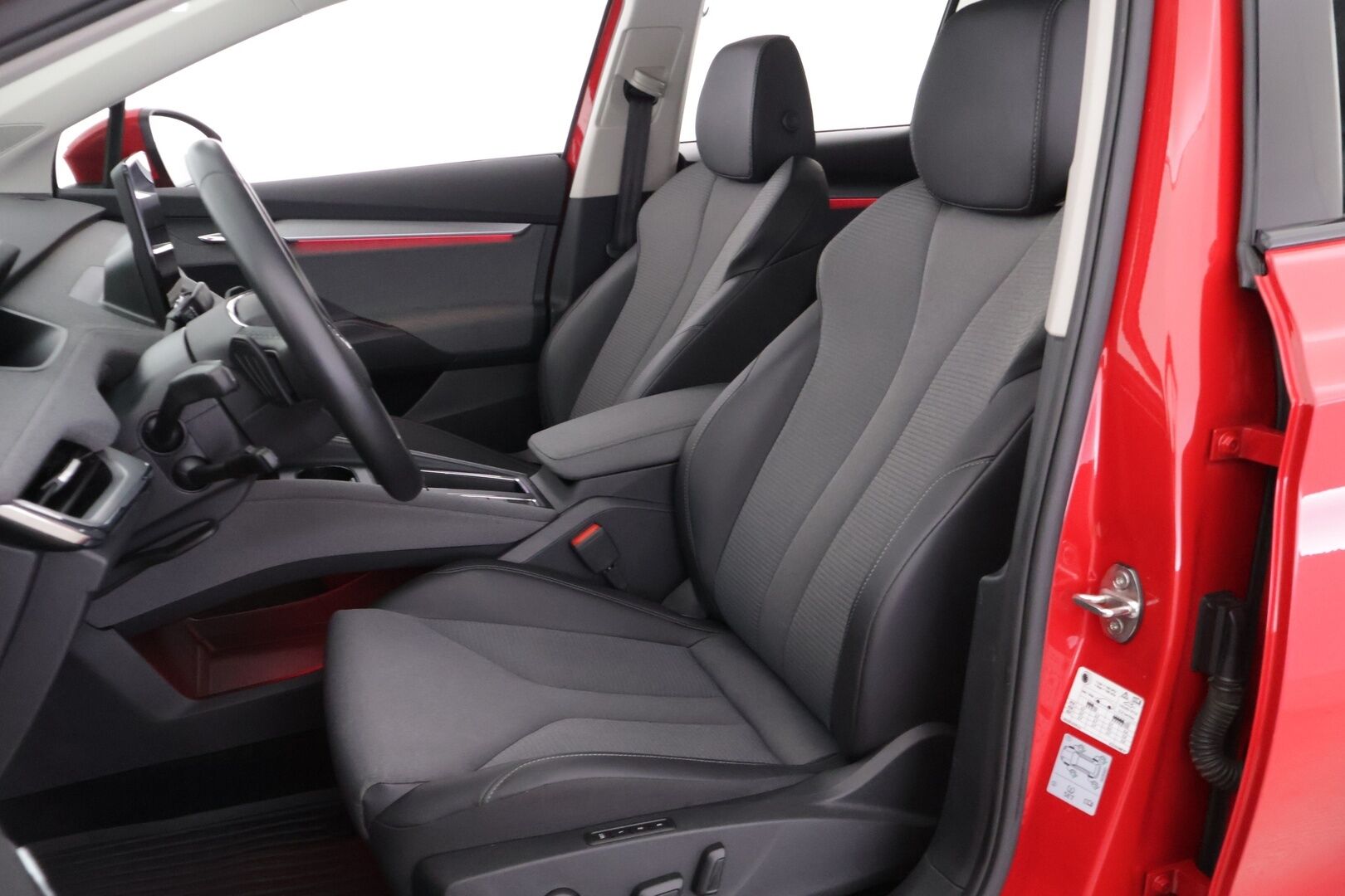 Skoda Enyaq 2022 80x 4x4 iV *Lämpöpumppu / Adapt.vakkari / Keyless / Navi / Muistipenkki / BLIS / Lane assist / Vetokoukku* - 2x vanteet / Ratinlämmitin / Neliveto