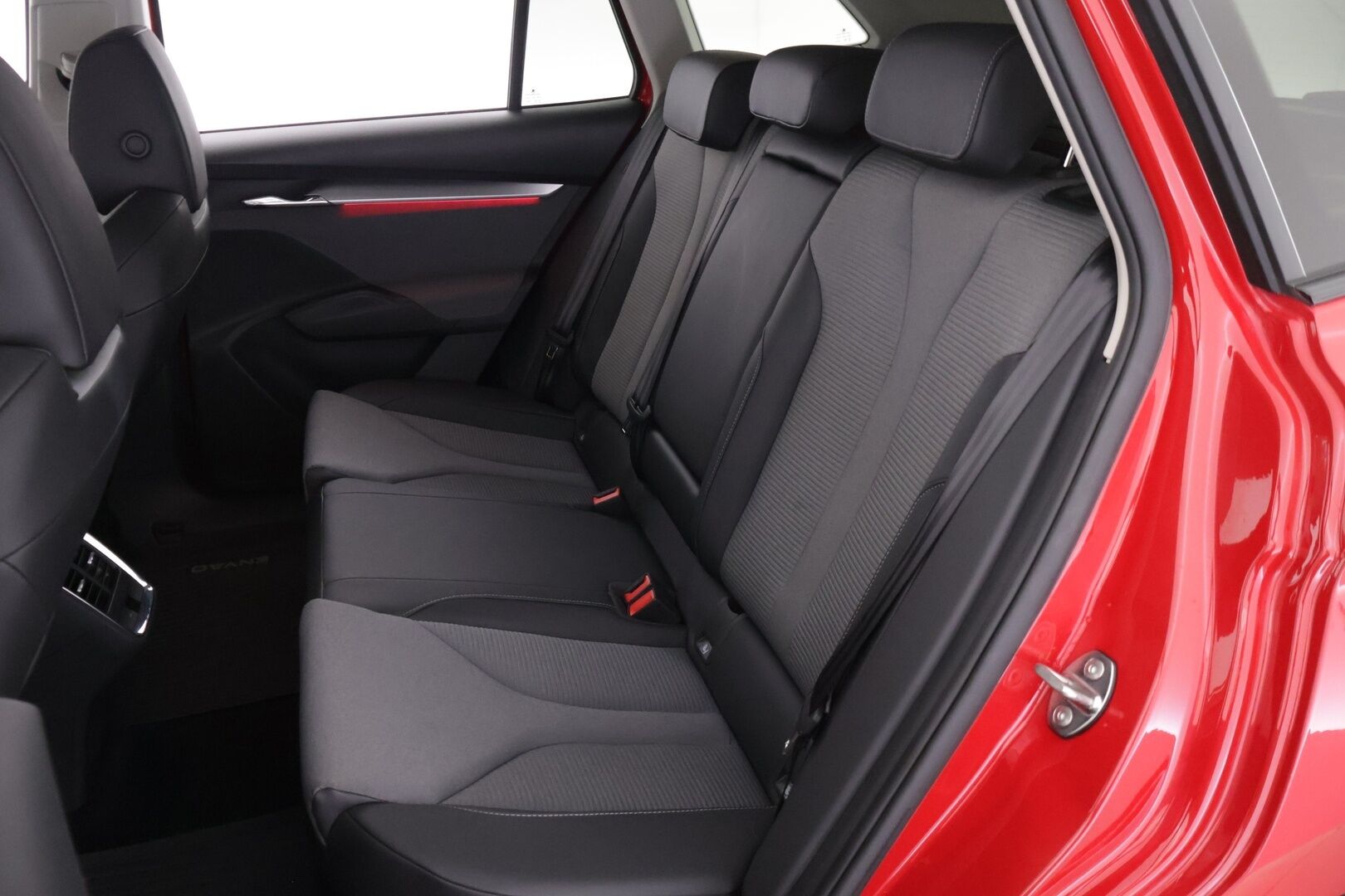 Skoda Enyaq 2022 80x 4x4 iV *Lämpöpumppu / Adapt.vakkari / Keyless / Navi / Muistipenkki / BLIS / Lane assist / Vetokoukku* - 2x vanteet / Ratinlämmitin / Neliveto