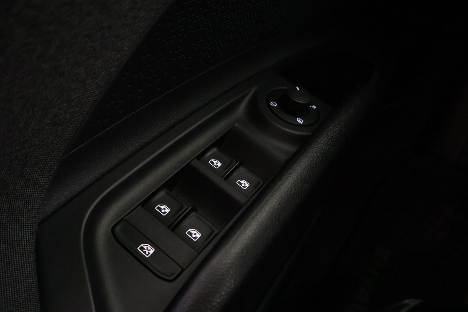 Skoda Enyaq 2022 80x 4x4 iV *Lämpöpumppu / Adapt.vakkari / Keyless / Navi / Muistipenkki / BLIS / Lane assist / Vetokoukku* - 2x vanteet / Ratinlämmitin / Neliveto