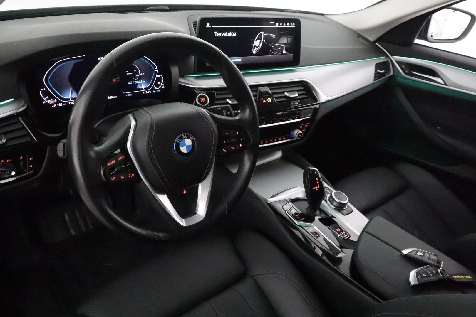 BMW 530 2022 G31 Touring 530e xDrive A Charged Edition *Vakkari / P.kamera / Hifi / LED / Navi / Sporttinahat / Koukku* - Kahdet renkaat aluvanteilla