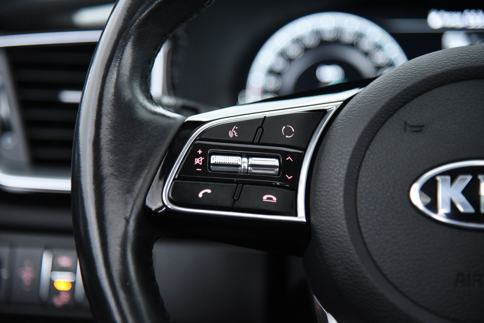Kia Ceed 2020 Panorama / ilmastoidut nahat / Koukku / Blis / Adapt. vak / P-kamera - Merkkiliikkeen huoltohistoria / Muistipenkki /  Lohko + sisätilalämmitin / Navi / Huippuvarusteltu!