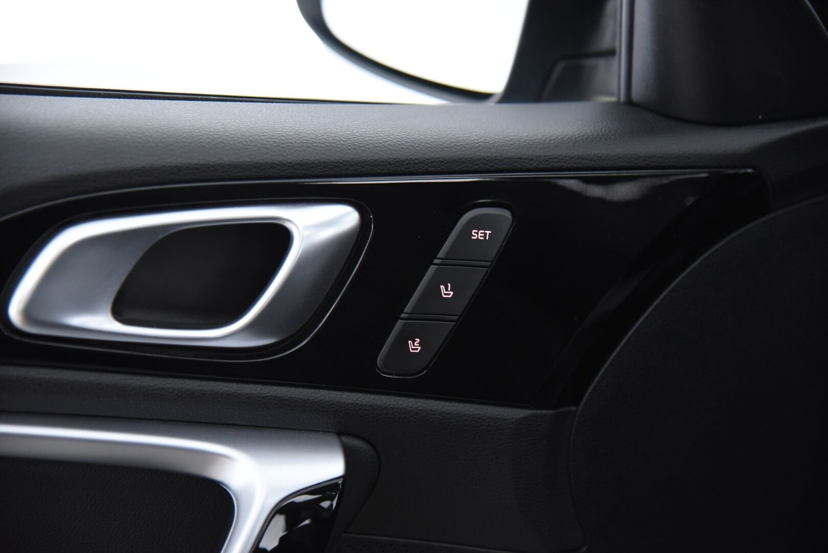 Kia Ceed 2020 Panorama / ilmastoidut nahat / Koukku / Blis / Adapt. vak / P-kamera - Merkkiliikkeen huoltohistoria / Muistipenkki /  Lohko + sisätilalämmitin / Navi / Huippuvarusteltu!