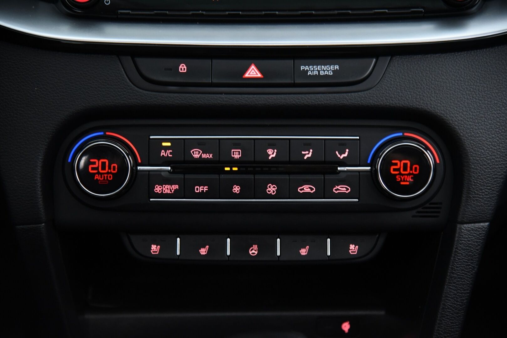 Kia Ceed 2020 Panorama / ilmastoidut nahat / Koukku / Blis / Adapt. vak / P-kamera - Merkkiliikkeen huoltohistoria / Muistipenkki /  Lohko + sisätilalämmitin / Navi / Huippuvarusteltu!