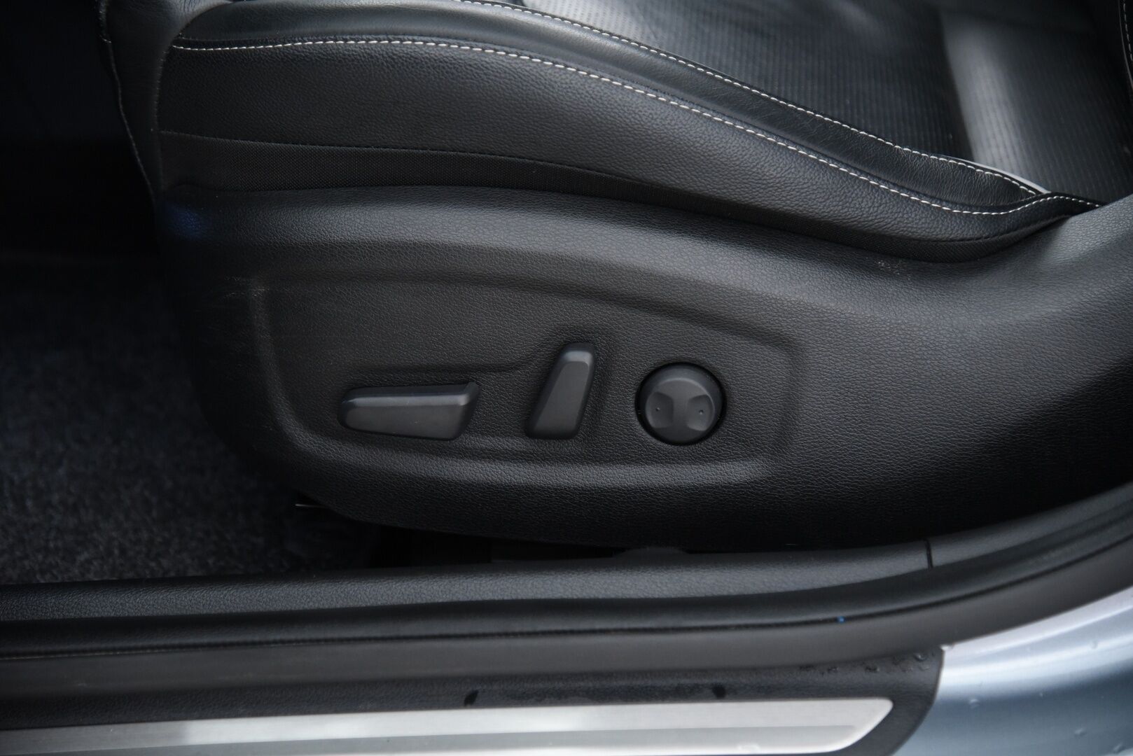 Kia Ceed 2020 Panorama / ilmastoidut nahat / Koukku / Blis / Adapt. vak / P-kamera - Merkkiliikkeen huoltohistoria / Muistipenkki /  Lohko + sisätilalämmitin / Navi / Huippuvarusteltu!