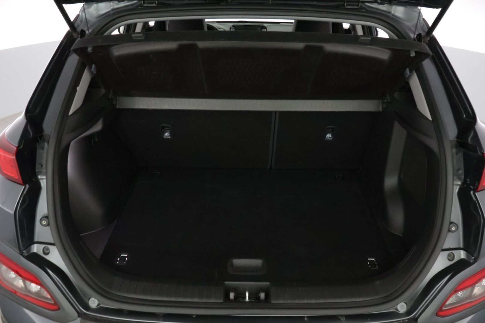 HYUNDAI KONA 2019 Premium Electric 64 kWh / Lämpöpumppu / Ilmastoidut nahkapenkit / Adapt. vakkari / HUD / Kaistavahti / P.Kamera* - *Taloudellinen sähköauto / Kattavasti varusteltu / Siisti maalipinta!*