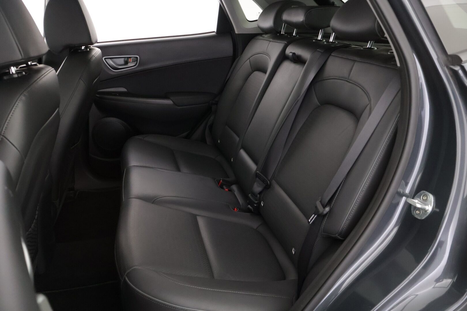 HYUNDAI KONA 2019 Premium Electric 64 kWh / Lämpöpumppu / Ilmastoidut nahkapenkit / Adapt. vakkari / HUD / Kaistavahti / P.Kamera* - *Taloudellinen sähköauto / Kattavasti varusteltu / Siisti maalipinta!*