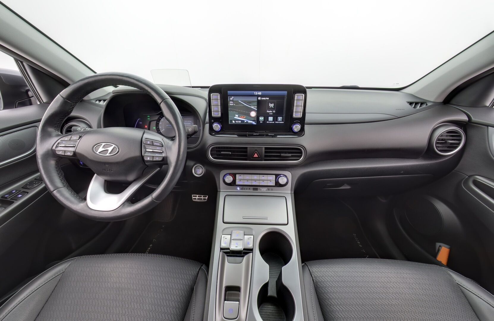 HYUNDAI KONA 2019 Premium Electric 64 kWh / Lämpöpumppu / Ilmastoidut nahkapenkit / Adapt. vakkari / HUD / Kaistavahti / P.Kamera* - *Taloudellinen sähköauto / Kattavasti varusteltu / Siisti maalipinta!*