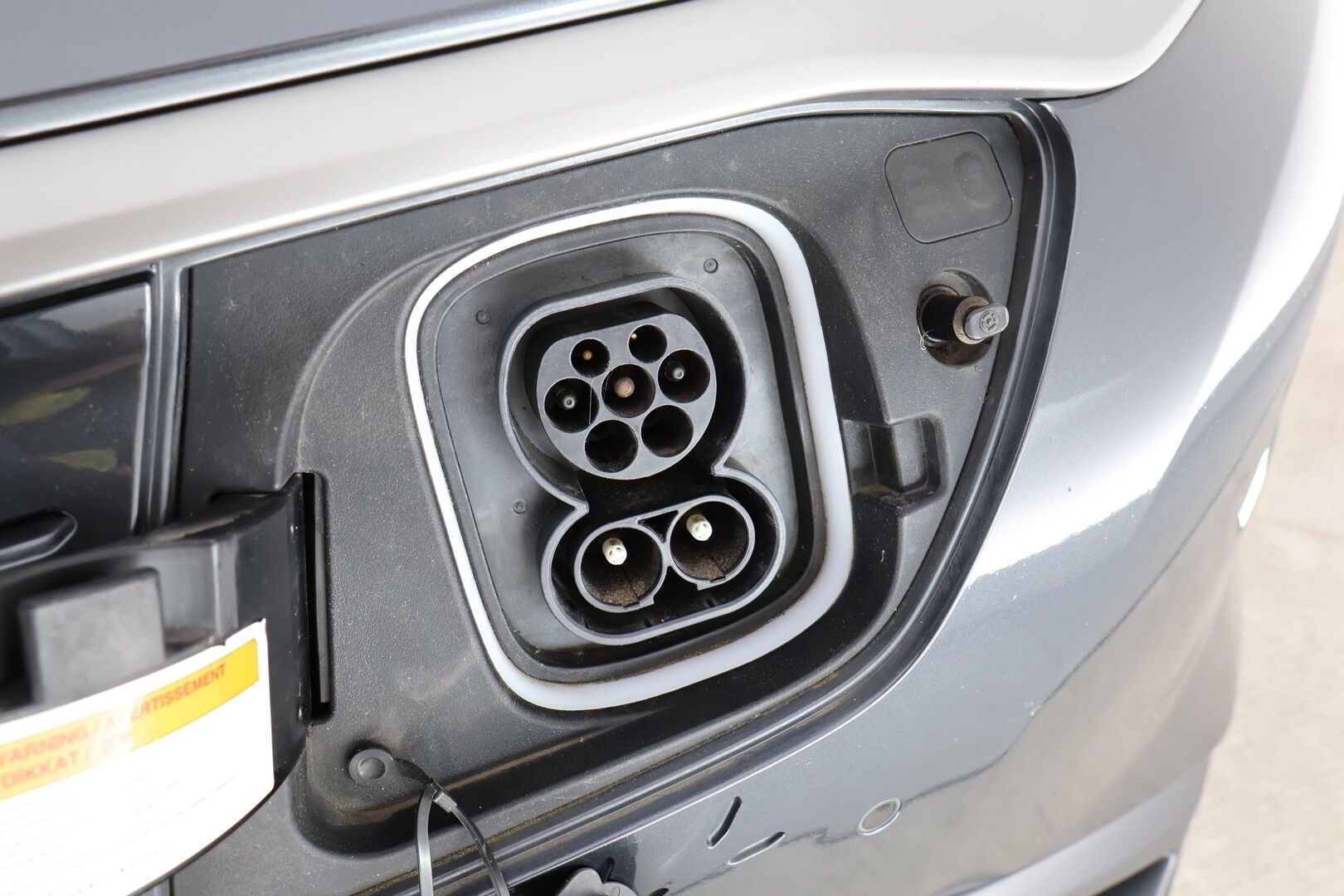 HYUNDAI KONA 2019 Premium Electric 64 kWh / Lämpöpumppu / Ilmastoidut nahkapenkit / Adapt. vakkari / HUD / Kaistavahti / P.Kamera* - *Taloudellinen sähköauto / Kattavasti varusteltu / Siisti maalipinta!*