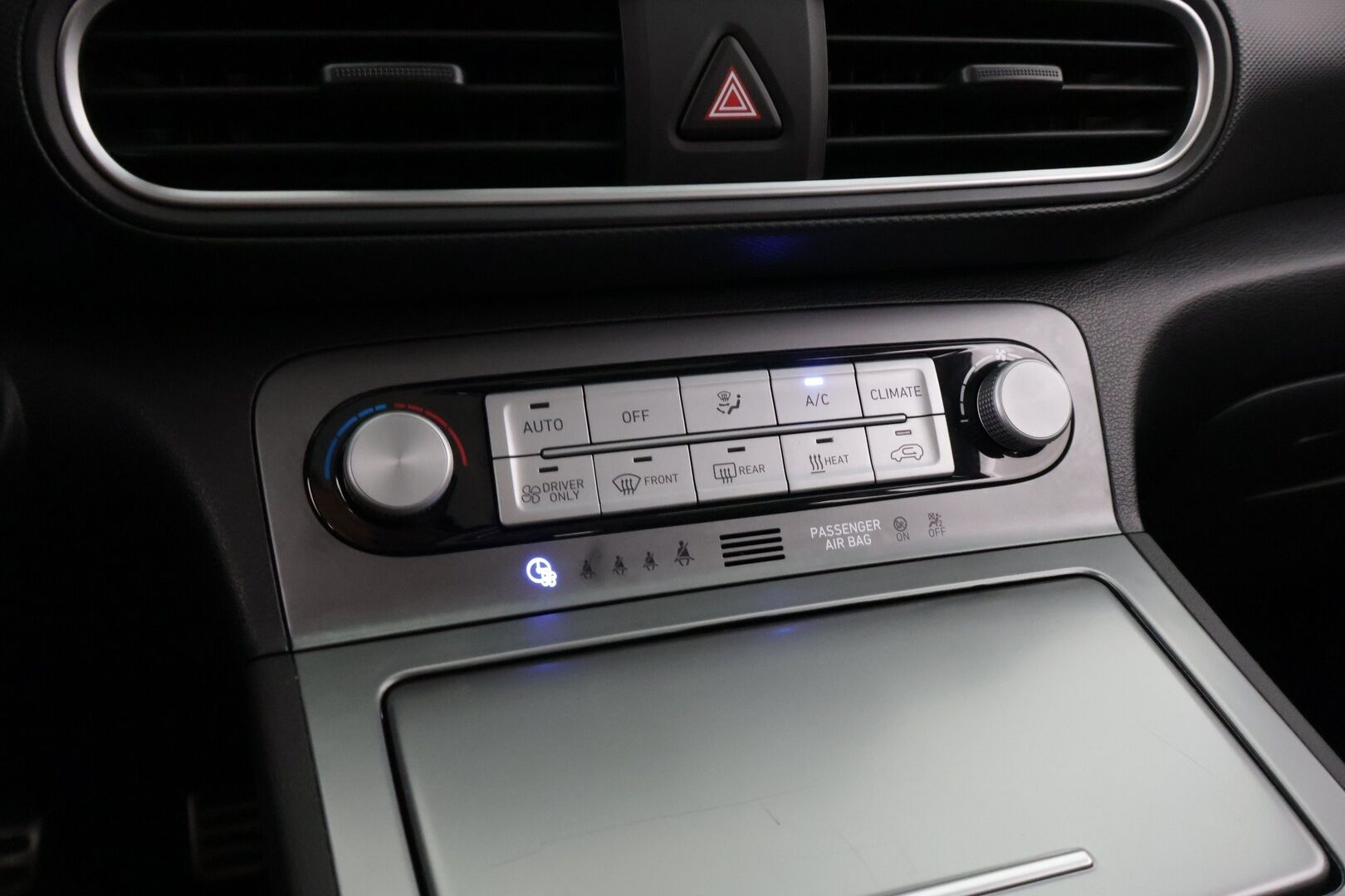 HYUNDAI KONA 2019 Premium Electric 64 kWh / Lämpöpumppu / Ilmastoidut nahkapenkit / Adapt. vakkari / HUD / Kaistavahti / P.Kamera* - *Taloudellinen sähköauto / Kattavasti varusteltu / Siisti maalipinta!*