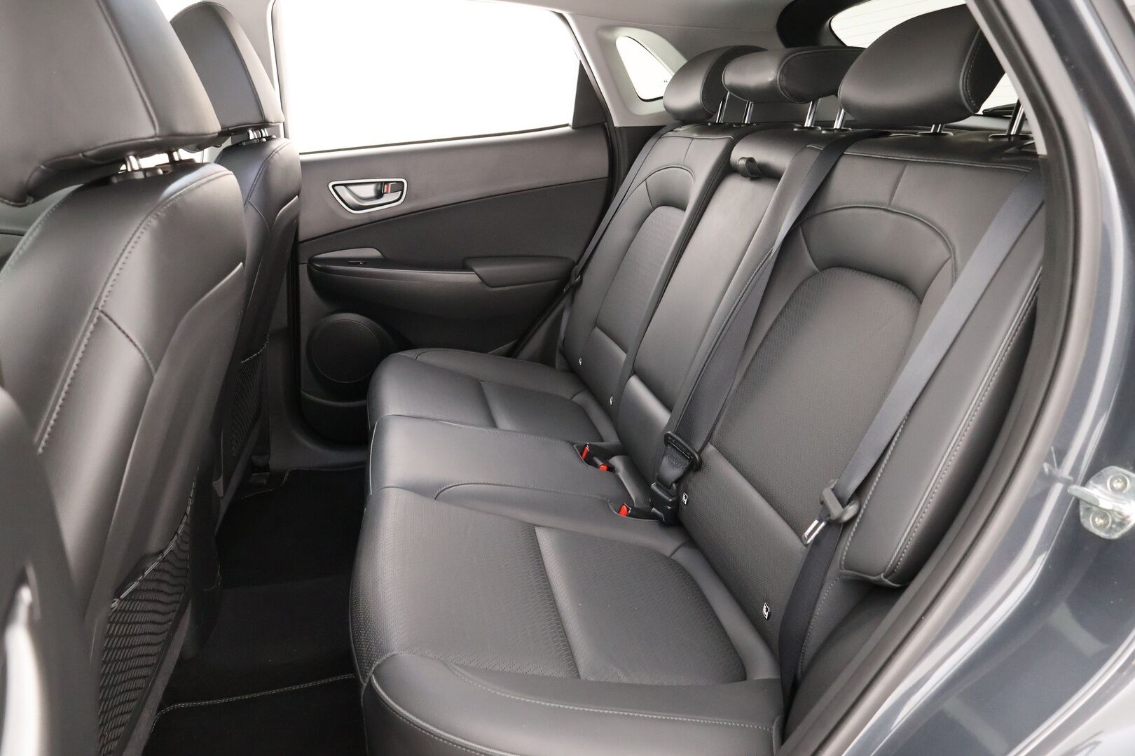 HYUNDAI KONA 2019 Premium Electric 64 kWh / Lämpöpumppu / Ilmastoidut nahkapenkit / Adapt. vakkari / HUD / Kaistavahti / P.Kamera* - *Taloudellinen sähköauto / Kattavasti varusteltu / Siisti maalipinta!*