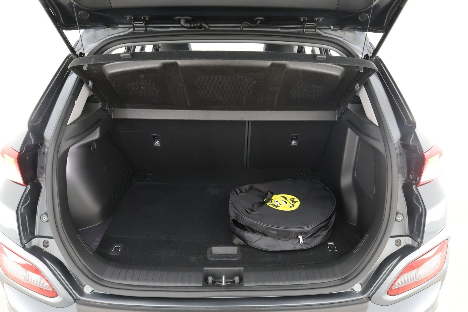 HYUNDAI KONA 2019 Premium Electric 64 kWh / Lämpöpumppu / Ilmastoidut nahkapenkit / Adapt. vakkari / HUD / Kaistavahti / P.Kamera* - *Taloudellinen sähköauto / Kattavasti varusteltu / Siisti maalipinta!*