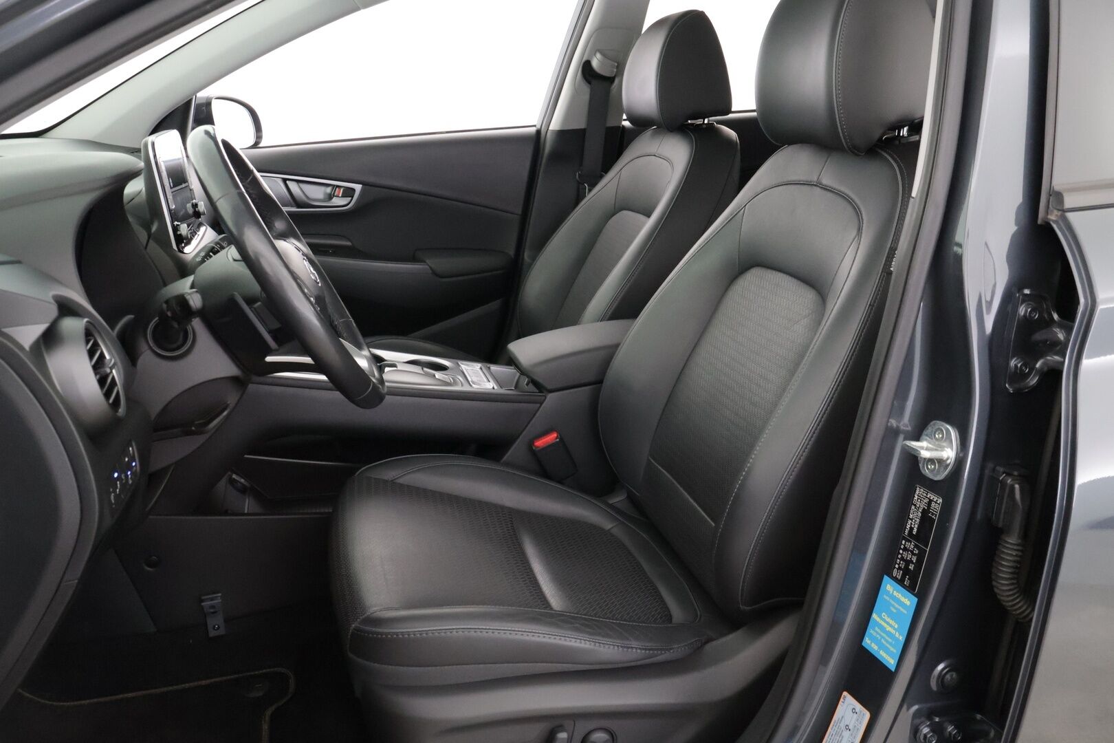HYUNDAI KONA 2019 Premium Electric 64 kWh / Lämpöpumppu / Ilmastoidut nahkapenkit / Adapt. vakkari / HUD / Kaistavahti / P.Kamera* - *Taloudellinen sähköauto / Kattavasti varusteltu / Siisti maalipinta!*