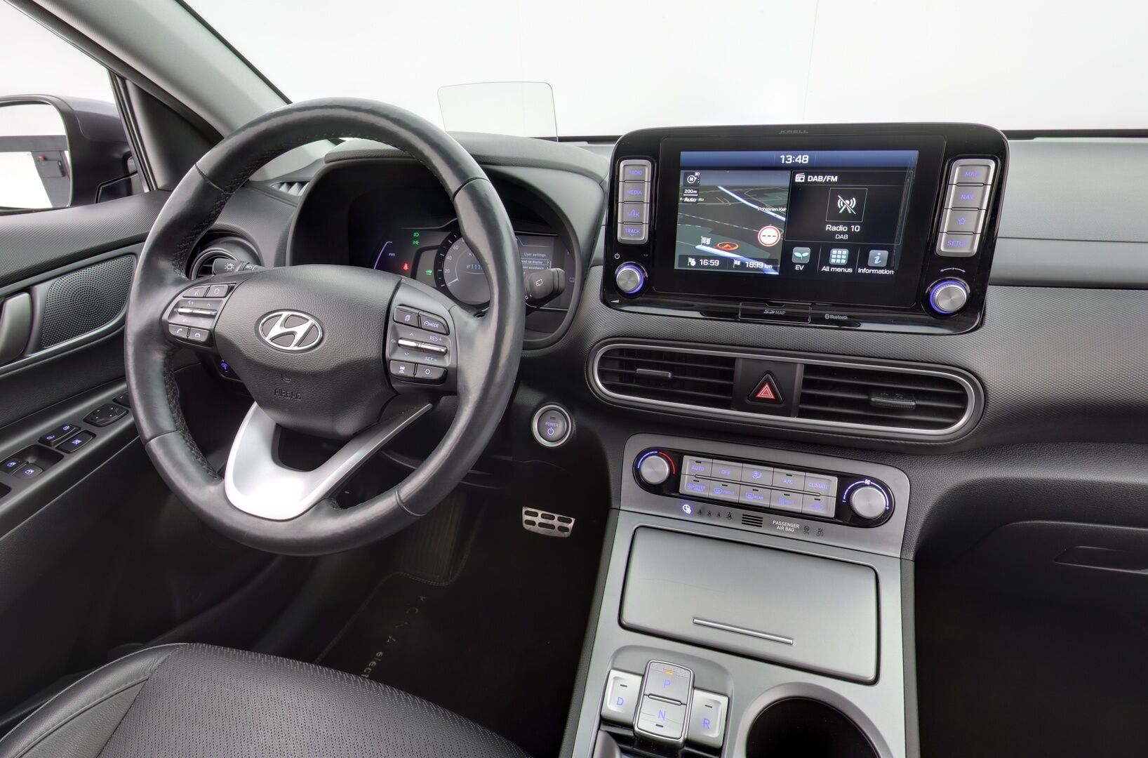 HYUNDAI KONA 2019 Premium Electric 64 kWh / Lämpöpumppu / Ilmastoidut nahkapenkit / Adapt. vakkari / HUD / Kaistavahti / P.Kamera* - *Taloudellinen sähköauto / Kattavasti varusteltu / Siisti maalipinta!*