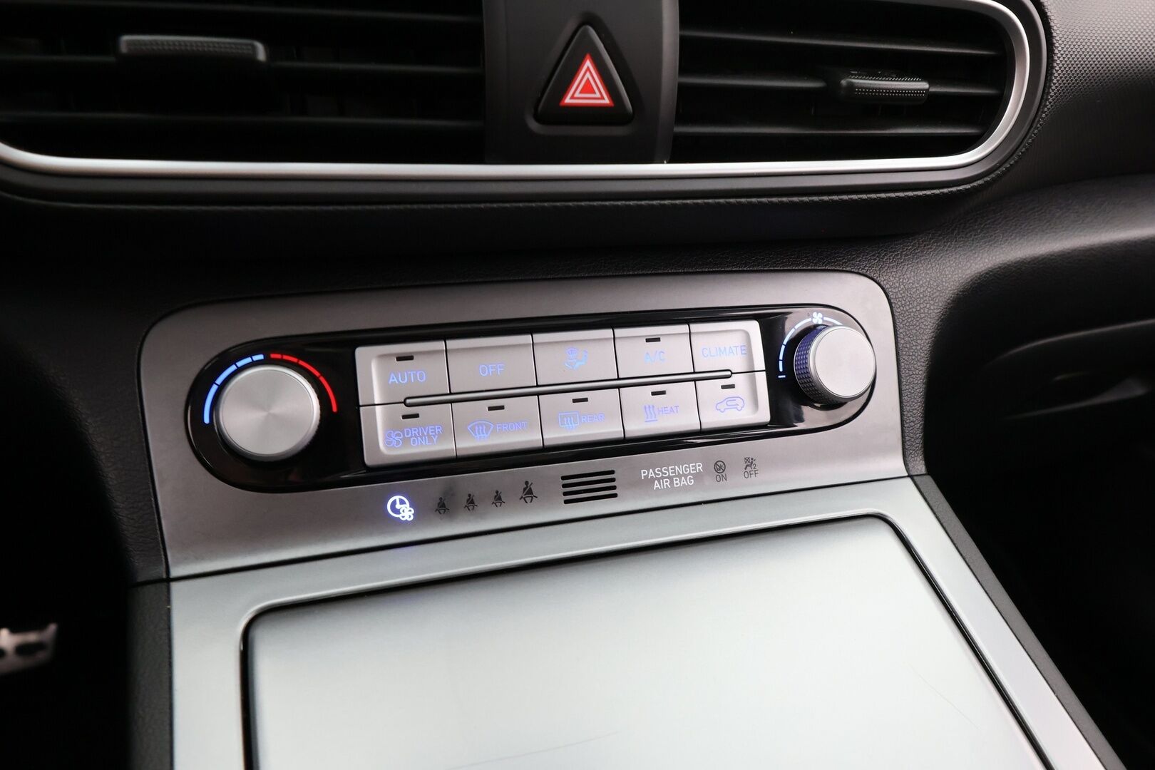 HYUNDAI KONA 2019 Premium Electric 64 kWh / Lämpöpumppu / Ilmastoidut nahkapenkit / Adapt. vakkari / HUD / Kaistavahti / P.Kamera* - *Taloudellinen sähköauto / Kattavasti varusteltu / Siisti maalipinta!*