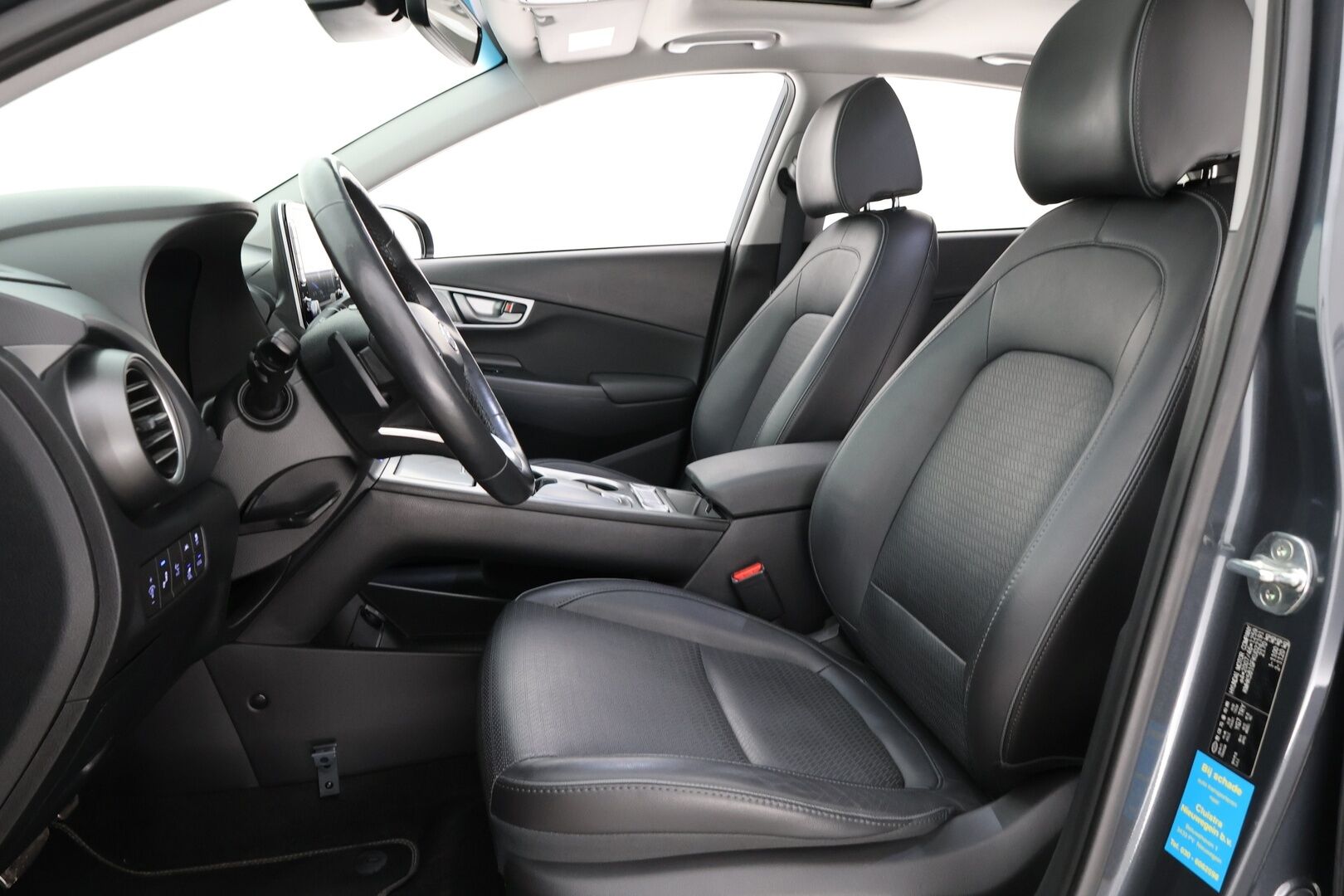 HYUNDAI KONA 2019 Premium Electric 64 kWh / Lämpöpumppu / Ilmastoidut nahkapenkit / Adapt. vakkari / HUD / Kaistavahti / P.Kamera* - *Taloudellinen sähköauto / Kattavasti varusteltu / Siisti maalipinta!*
