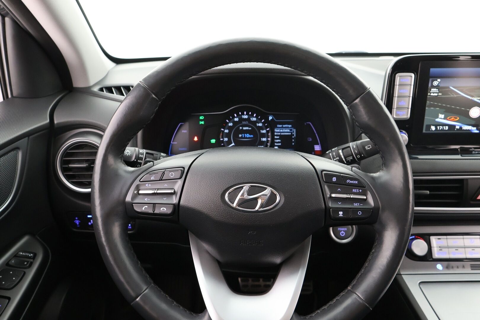 HYUNDAI KONA 2019 Premium Electric 64 kWh / Lämpöpumppu / Ilmastoidut nahkapenkit / Adapt. vakkari / HUD / Kaistavahti / P.Kamera* - *Taloudellinen sähköauto / Kattavasti varusteltu / Siisti maalipinta!*