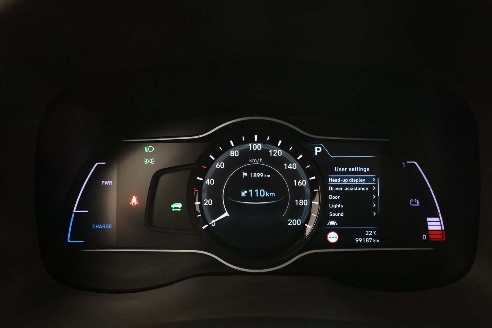 HYUNDAI KONA 2019 Premium Electric 64 kWh / Lämpöpumppu / Ilmastoidut nahkapenkit / Adapt. vakkari / HUD / Kaistavahti / P.Kamera* - *Taloudellinen sähköauto / Kattavasti varusteltu / Siisti maalipinta!*