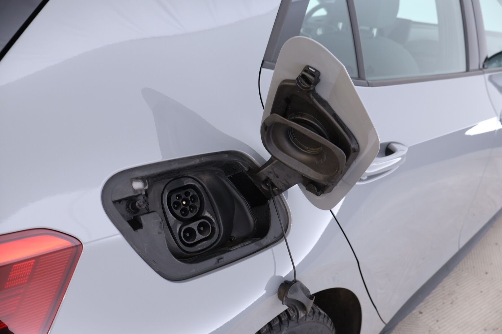 VOLKSWAGEN ID.3 2021 Pro Performance Life 150 kW, akku 58 kWh *Adapt.Vakkari / Lämpöpumppu / Kaistavahti / Navi / Apple&Android / Ambient-Valot* - * Vähän ajettu / Särmä historia *