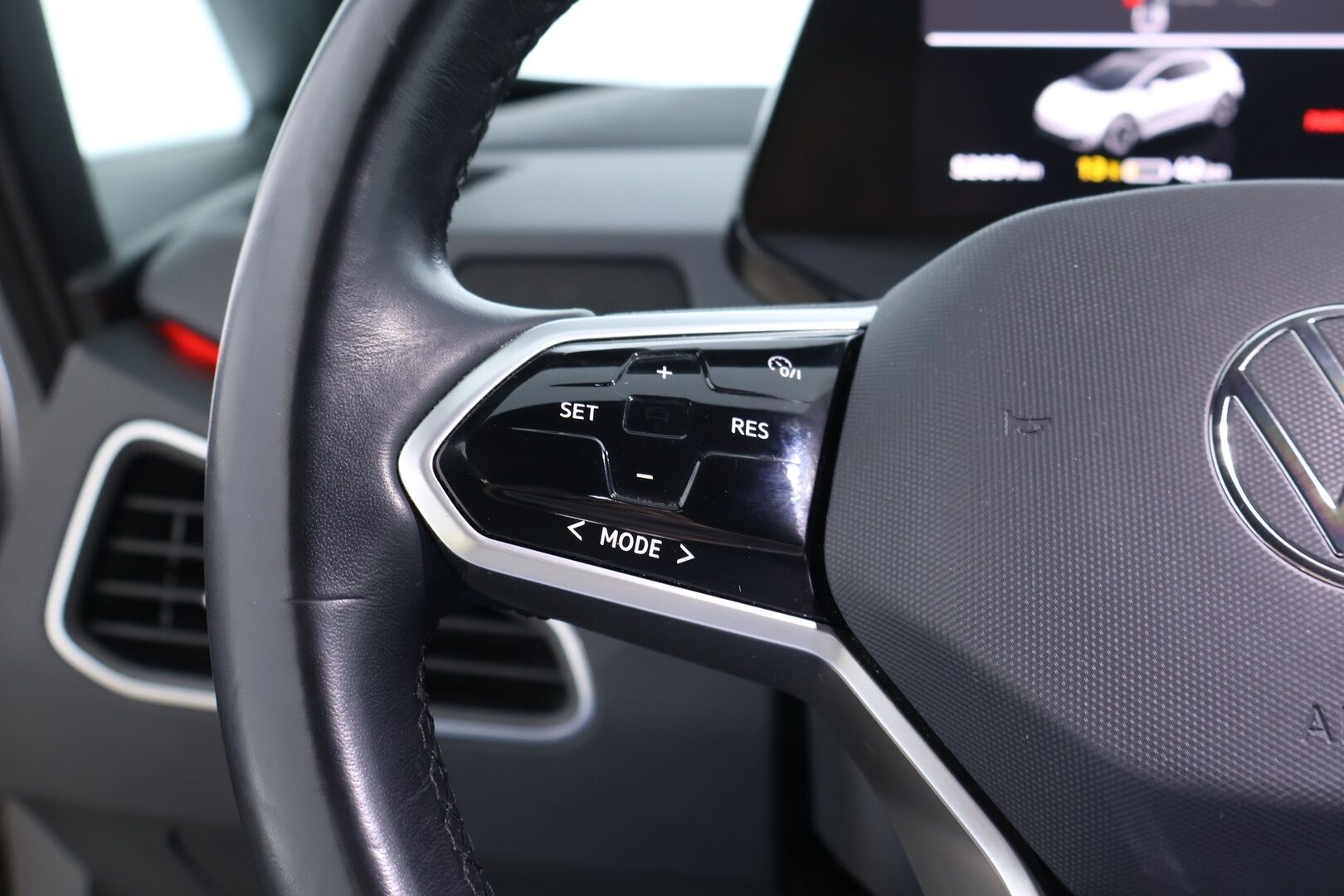 VOLKSWAGEN ID.3 2021 Pro Performance Life 150 kW, akku 58 kWh *Adapt.Vakkari / Lämpöpumppu / Kaistavahti / Navi / Apple&Android / Ambient-Valot* - * Vähän ajettu / Särmä historia *