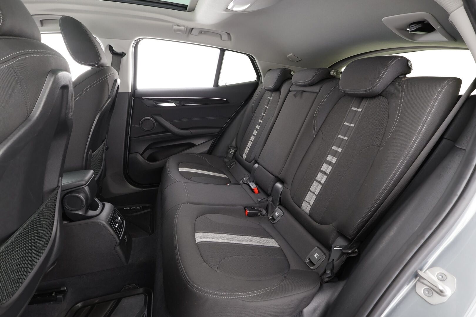 BMW X2 2023 F39 xDrive 25e A Charged Edition - Huippuvarusteet | Vakkari | Muistipenkki | Hifit | Comfort access | P.Kamera | LED | Sporttipenkit