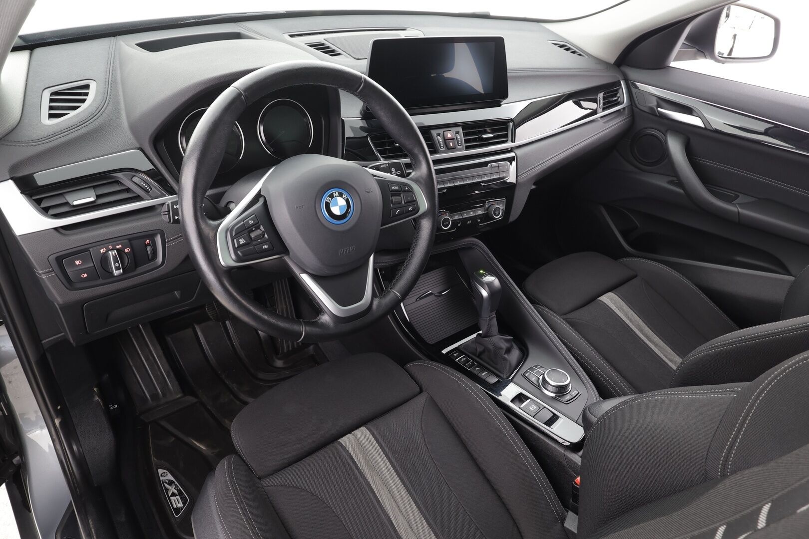 BMW X2 2023 F39 xDrive 25e A Charged Edition - Huippuvarusteet | Vakkari | Muistipenkki | Hifit | Comfort access | P.Kamera | LED | Sporttipenkit