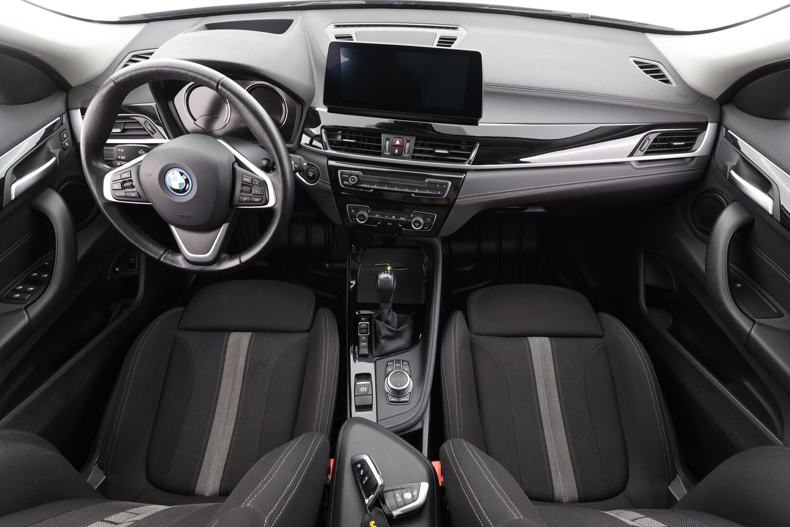 BMW X2 2023 F39 xDrive 25e A Charged Edition - Huippuvarusteet | Vakkari | Muistipenkki | Hifit | Comfort access | P.Kamera | LED | Sporttipenkit