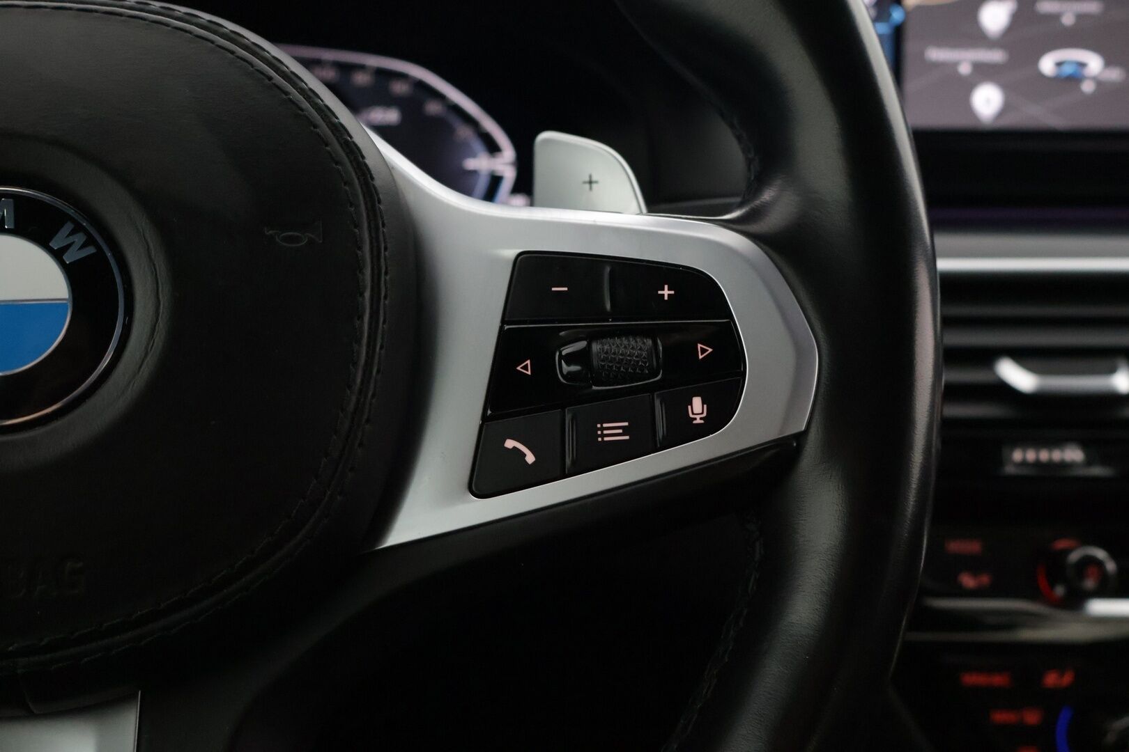 BMW 545 2021 G30 Sedan 545e xDrive A Charged Edition M Sport* H&K / HUD / Adapt. LED / Comfort Access * - * Pysäköinti lämmitin / Sporttipenkit  / P-Kamera / CarPlay / Prof. Navi *