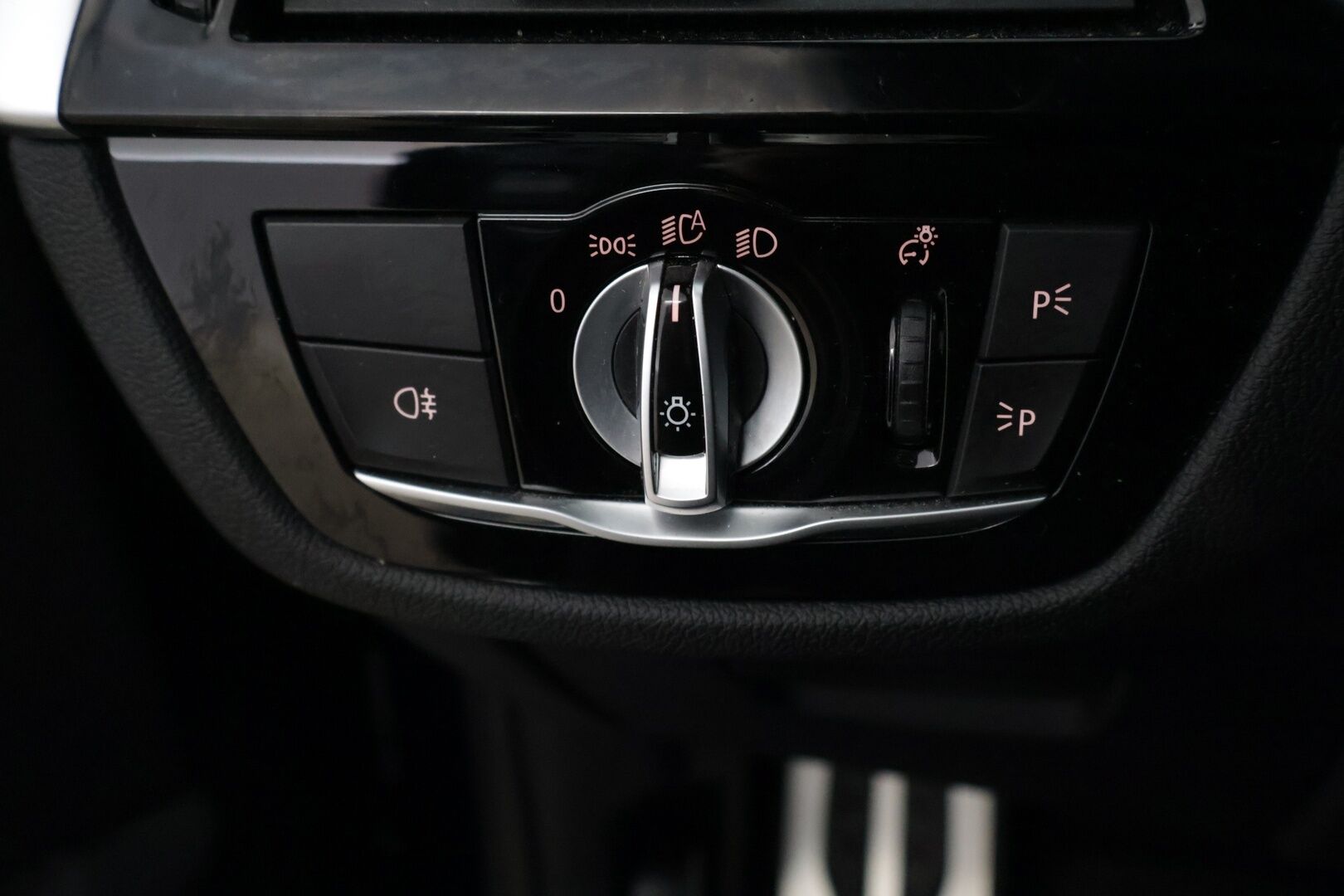 BMW 545 2021 G30 Sedan 545e xDrive A Charged Edition M Sport* H&K / HUD / Adapt. LED / Comfort Access * - * Pysäköinti lämmitin / Sporttipenkit  / P-Kamera / CarPlay / Prof. Navi *