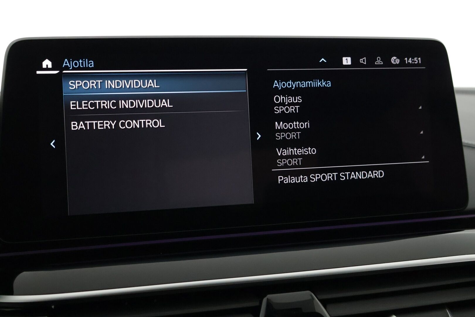 BMW 545 2021 G30 Sedan 545e xDrive A Charged Edition M Sport* H&K / HUD / Adapt. LED / Comfort Access * - * Pysäköinti lämmitin / Sporttipenkit  / P-Kamera / CarPlay / Prof. Navi *