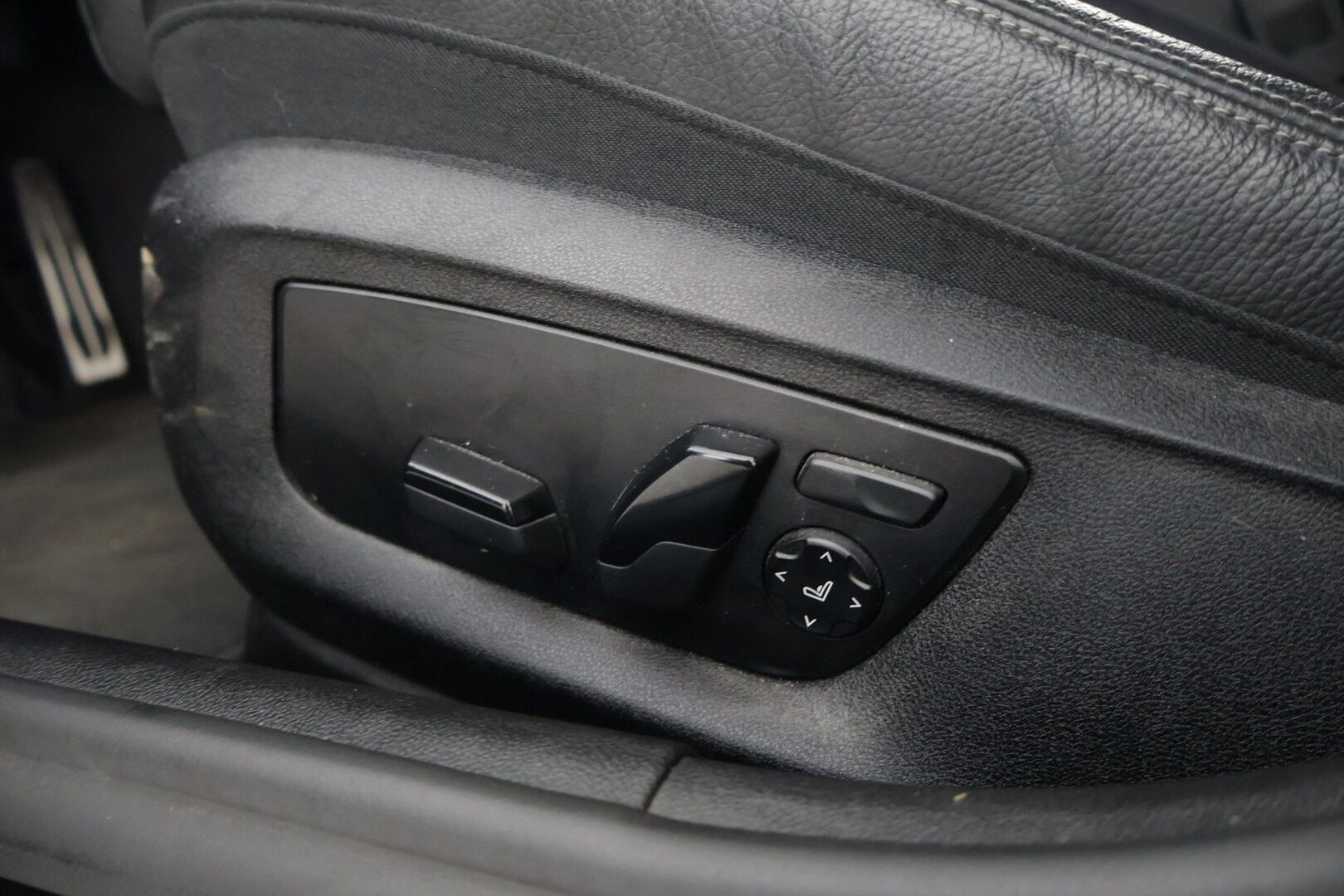 BMW 545 2021 G30 Sedan 545e xDrive A Charged Edition M Sport* H&K / HUD / Adapt. LED / Comfort Access * - * Pysäköinti lämmitin / Sporttipenkit  / P-Kamera / CarPlay / Prof. Navi *