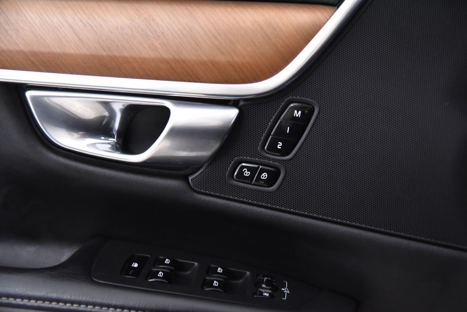Volvo V90 2017 T8 AWD aut Business Inscription - Adapt.vak & Pilot assist / Nahat / Webasto / Muistipenkit / Full-LED 