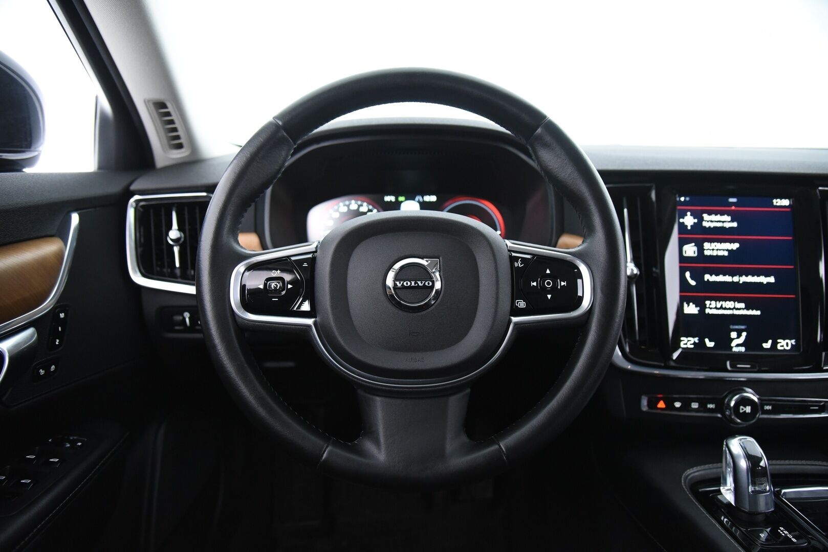 Volvo V90 2017 T8 AWD aut Business Inscription - Adapt.vak & Pilot assist / Nahat / Webasto / Muistipenkit / Full-LED 