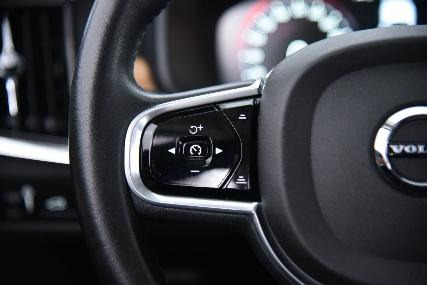 Volvo V90 2017 T8 AWD aut Business Inscription - Adapt.vak & Pilot assist / Nahat / Webasto / Muistipenkit / Full-LED 