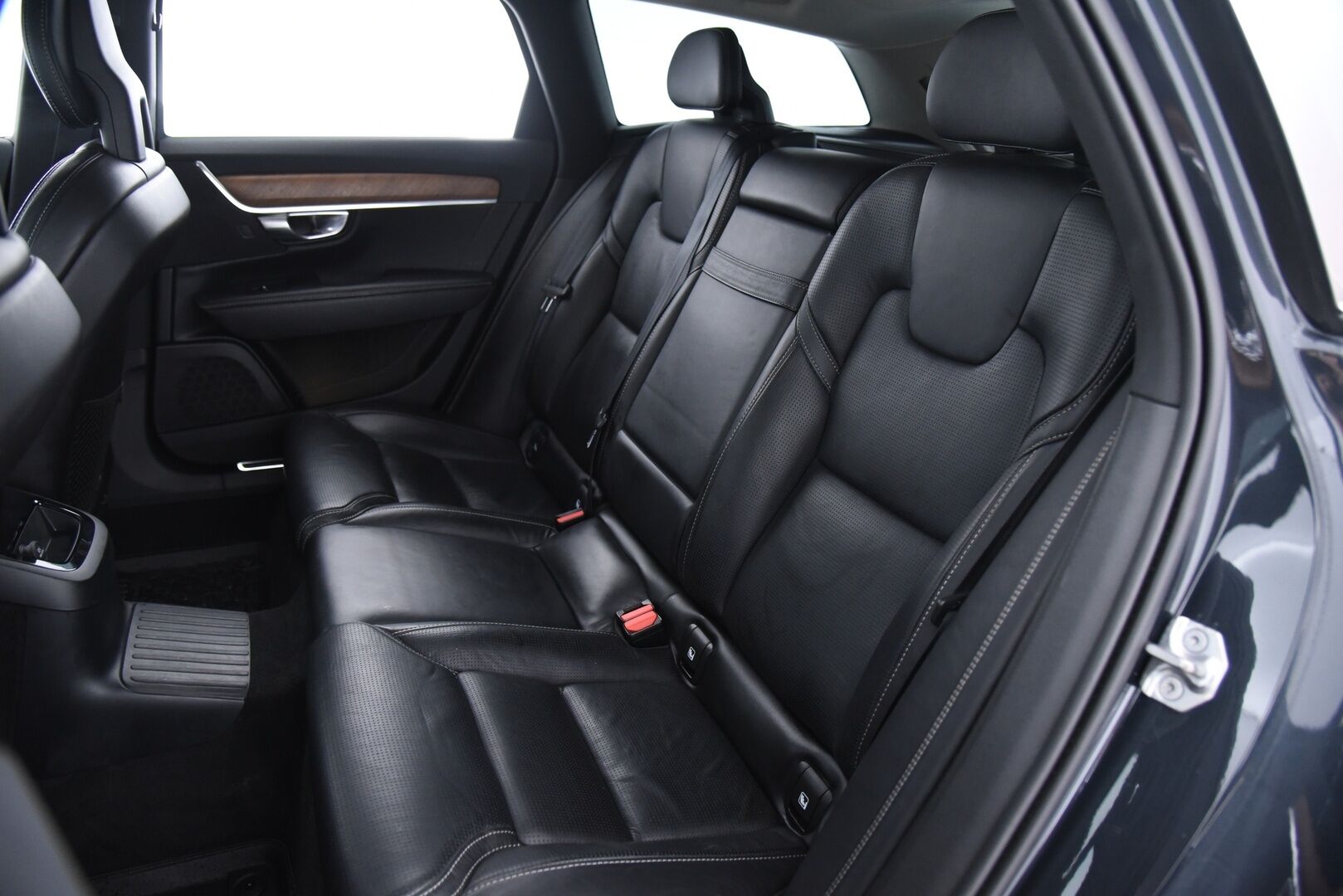 Volvo V90 2017 T8 AWD aut Business Inscription - Adapt.vak & Pilot assist / Nahat / Webasto / Muistipenkit / Full-LED 