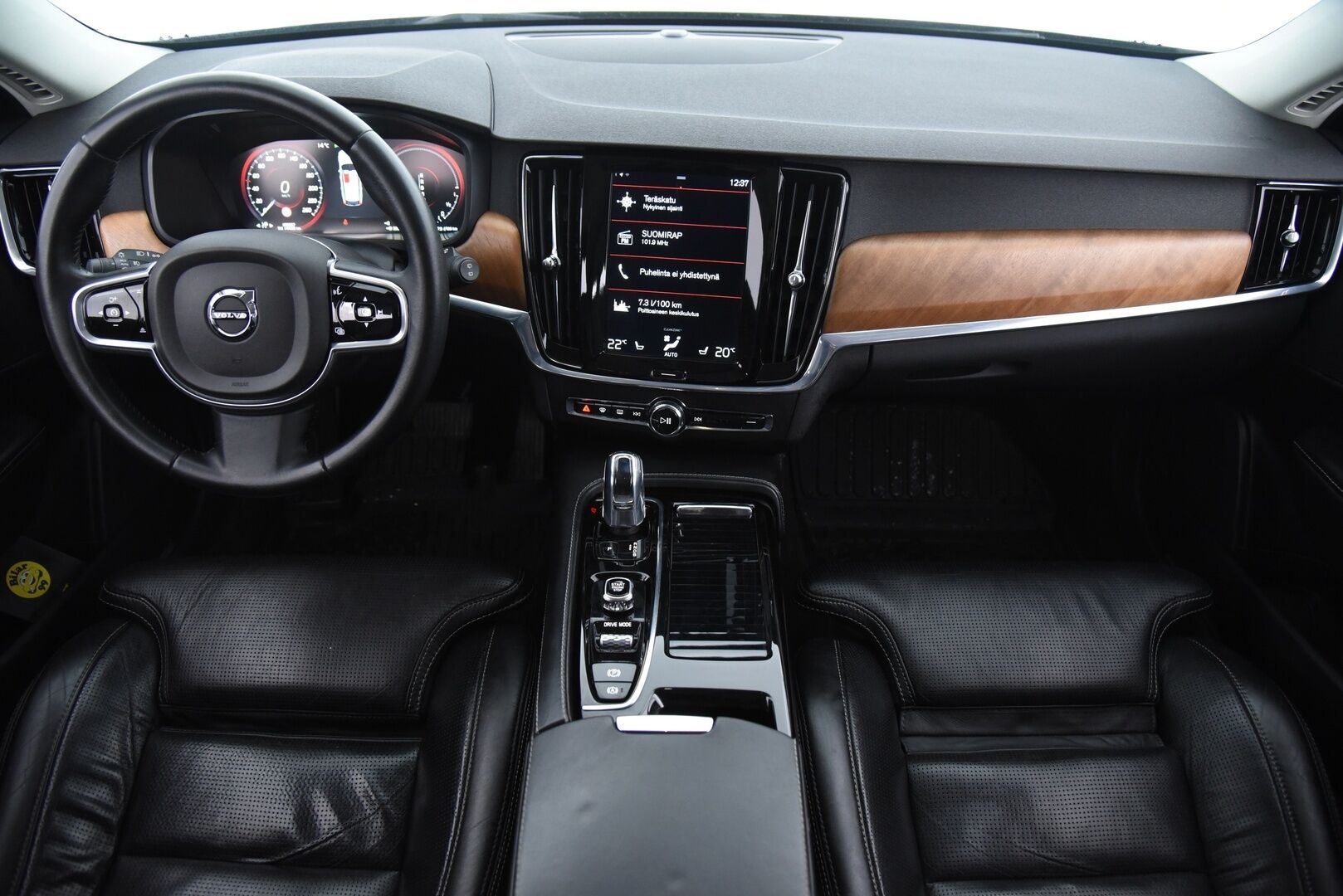 Volvo V90 2017 T8 AWD aut Business Inscription - Adapt.vak & Pilot assist / Nahat / Webasto / Muistipenkit / Full-LED 
