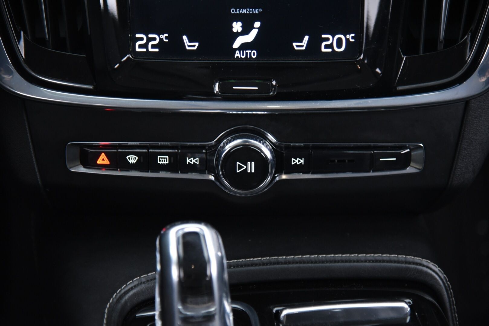 Volvo V90 2017 T8 AWD aut Business Inscription - Adapt.vak & Pilot assist / Nahat / Webasto / Muistipenkit / Full-LED 