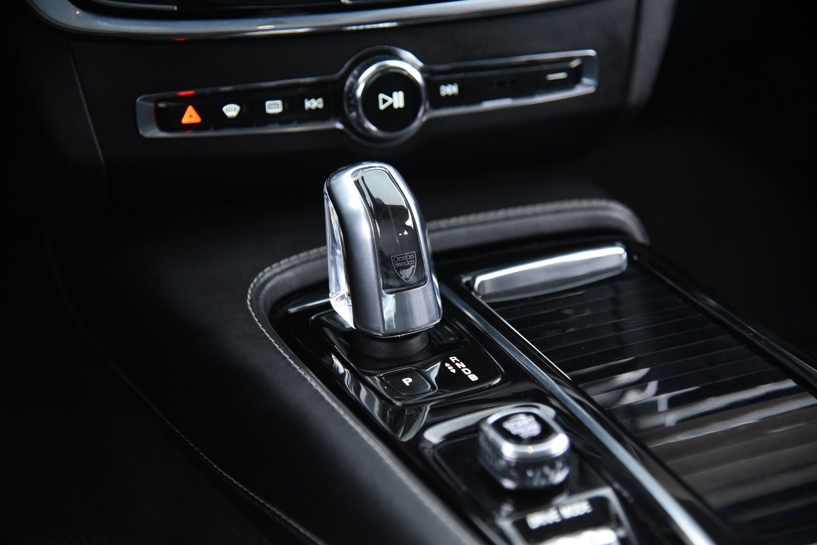 Volvo V90 2017 T8 AWD aut Business Inscription - Adapt.vak & Pilot assist / Nahat / Webasto / Muistipenkit / Full-LED 