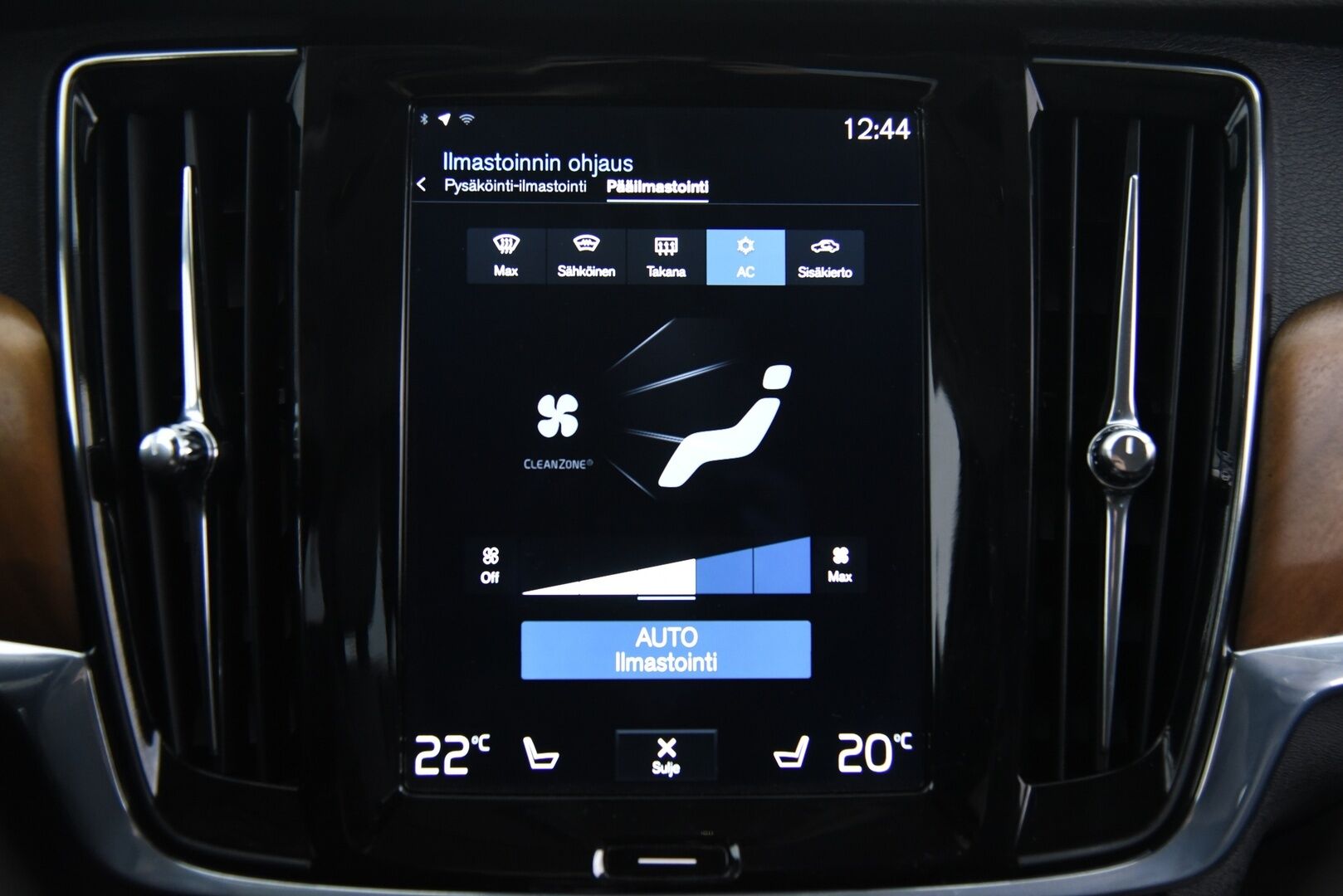 Volvo V90 2017 T8 AWD aut Business Inscription - Adapt.vak & Pilot assist / Nahat / Webasto / Muistipenkit / Full-LED 