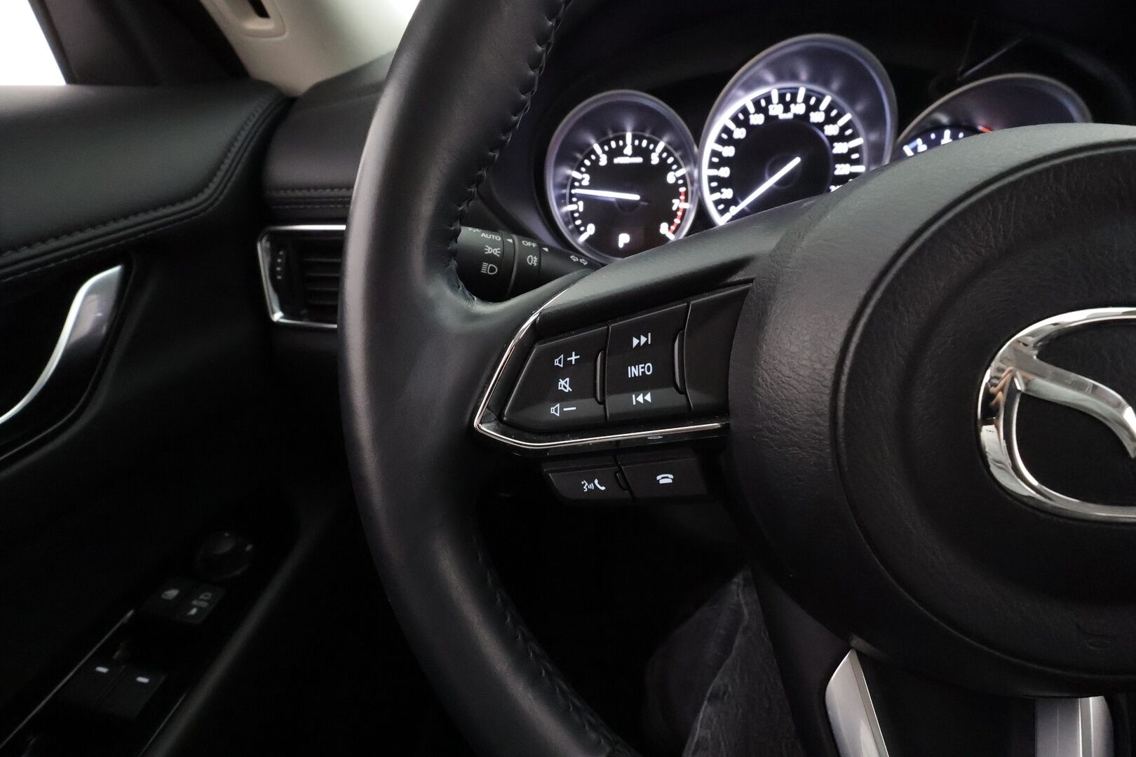 Mazda CX-5 2023 2,0 (165hv) Skyactiv-G AWD Vision 6AT * LED / P.Kamera / Sisätilanlämmitin / Navi / Kaistavahti / Vakkari * - 1-om Suomi-auto / Kahdet renkaat aluvanteilla / Merkkihuollot