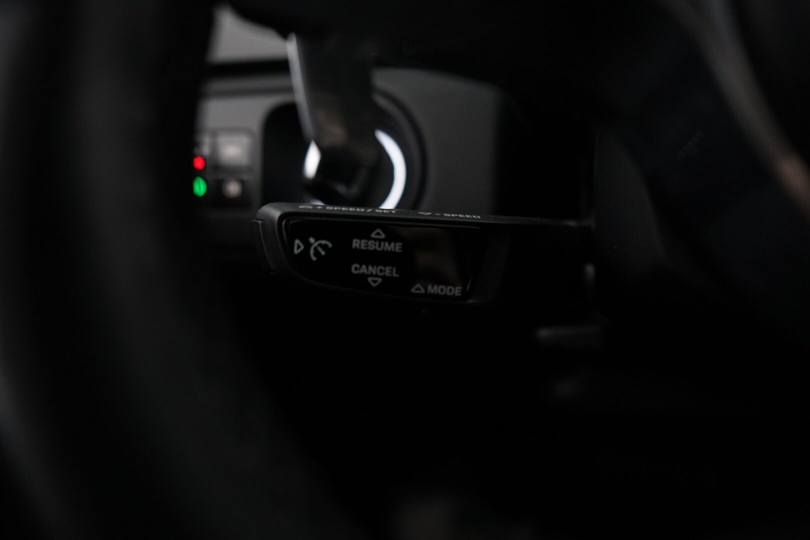 Porsche Cayenne 2018 E-Hybrid *Vetokoukku / Kamera / Nahat / KeylessGO / Ratinlämmitys / S.kontti / S.penkit* - 2,99 % KORKOTARJOUS TÄHÄN AUTOON - Katso mihin hintaan! / Kahdet renkaat alumiinivantein / Siistikuntoinen