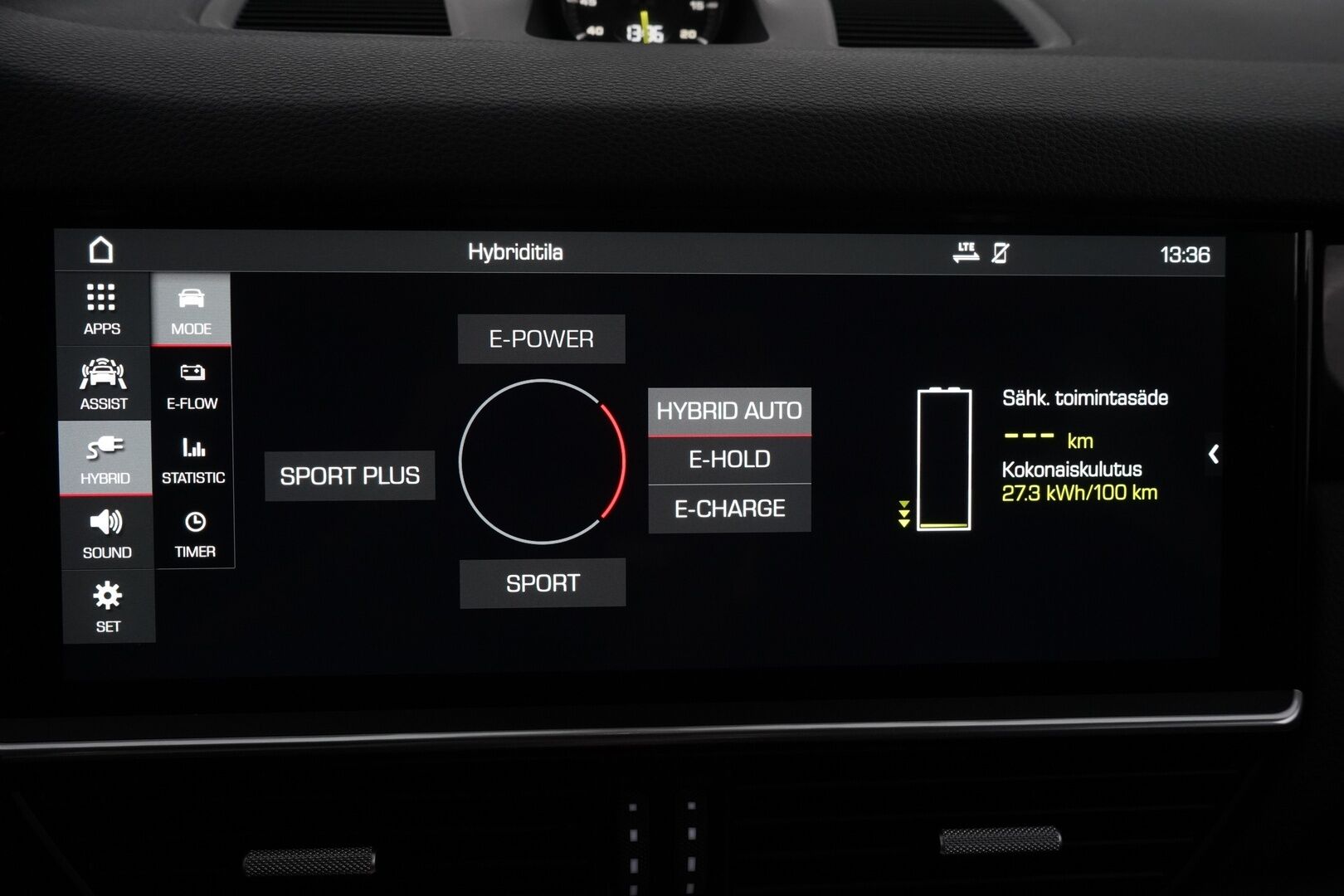 Porsche Cayenne 2018 E-Hybrid *Vetokoukku / Kamera / Nahat / KeylessGO / Ratinlämmitys / S.kontti / S.penkit* - 2,99 % KORKOTARJOUS TÄHÄN AUTOON - Katso mihin hintaan! / Kahdet renkaat alumiinivantein / Siistikuntoinen